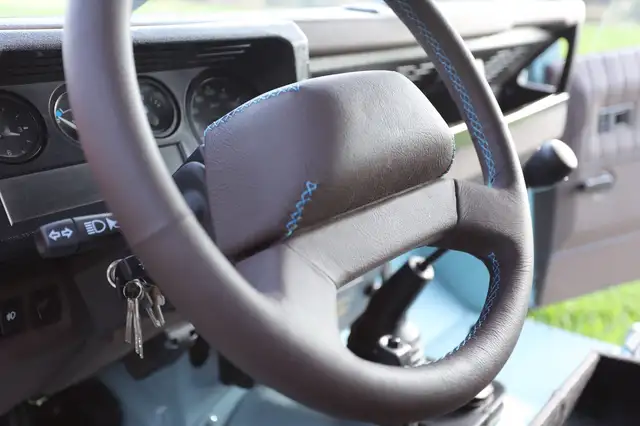 Land Rover Defender view 7