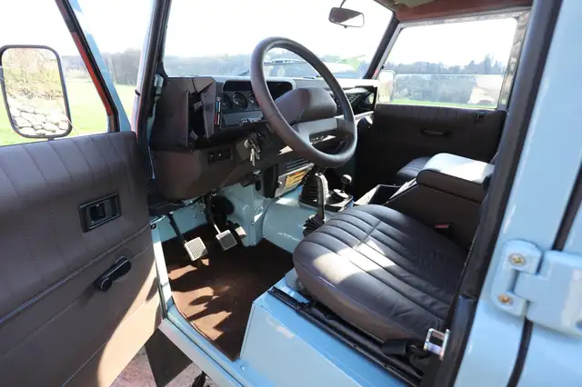 Land Rover Defender view 6