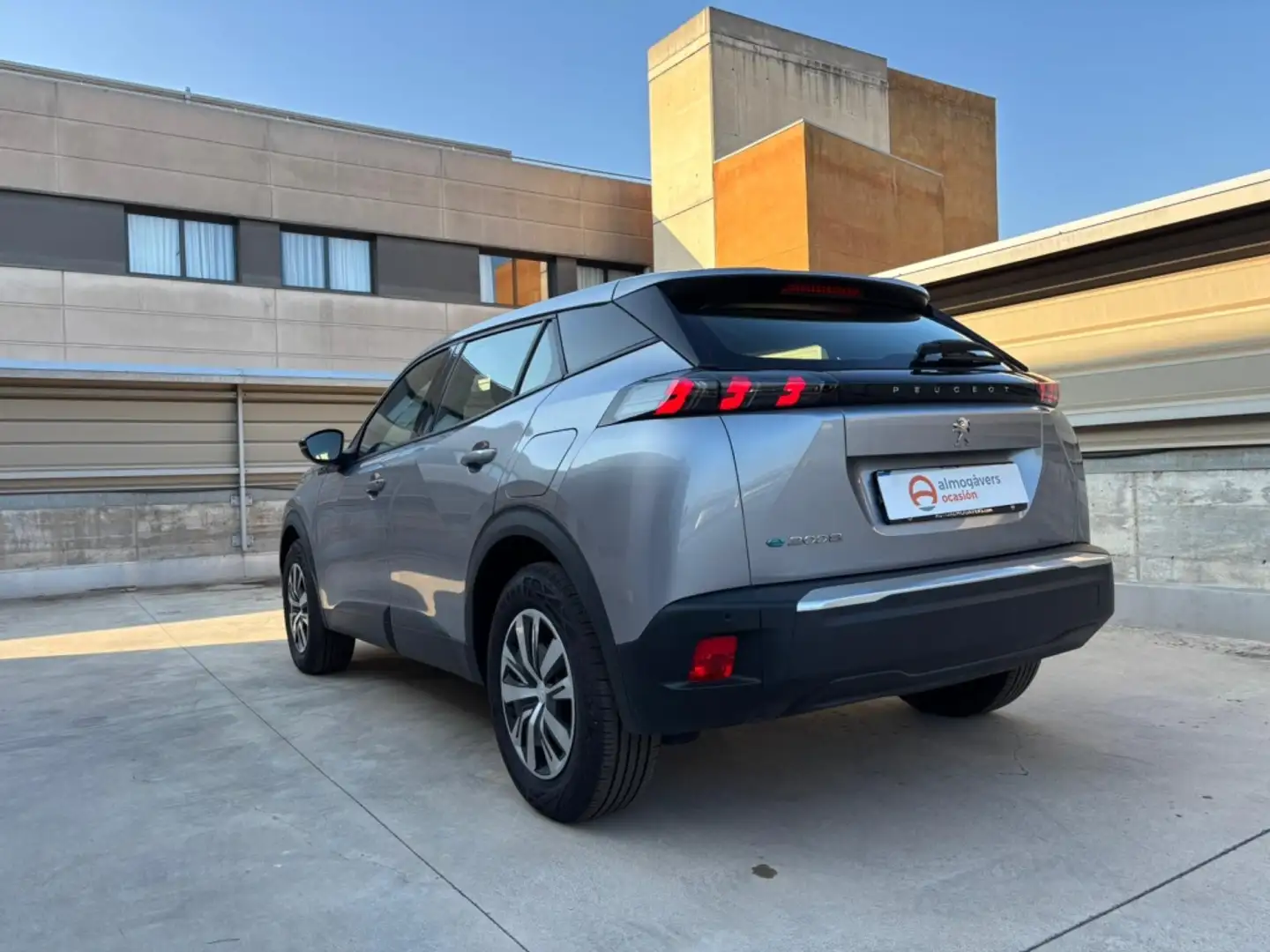 Peugeot 2008 Active Pack Eléctrico 100kW Gris - 2