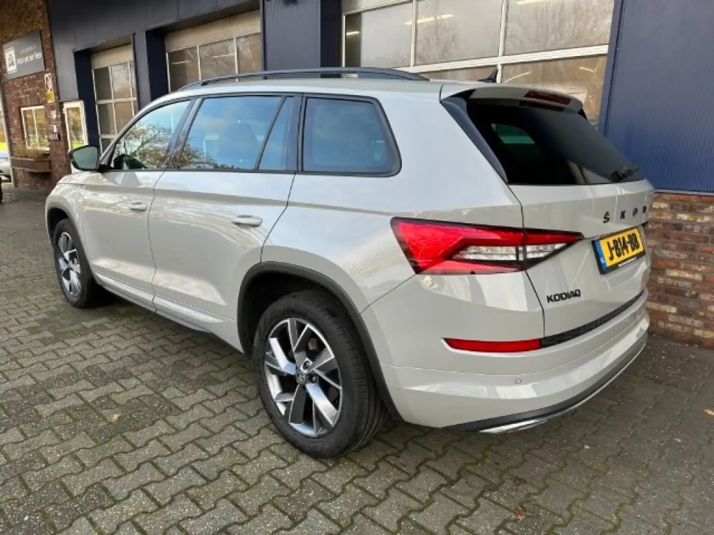 Skoda Kodiaq 1.5 TSI SPORTL. B. Gris - 2