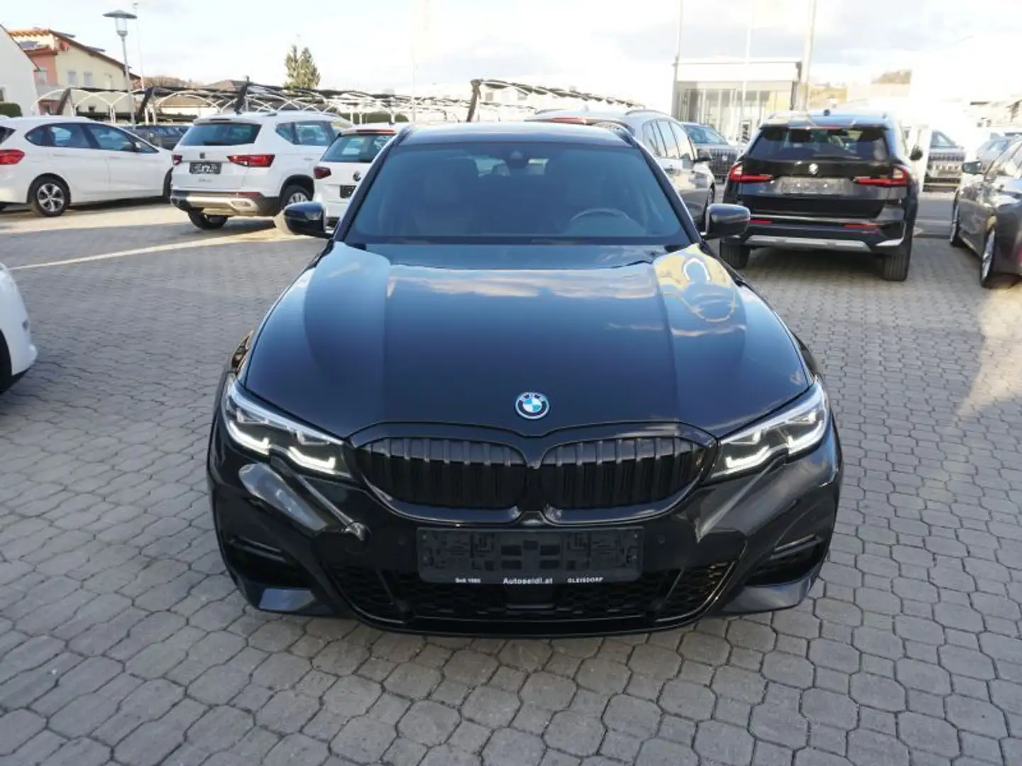 BMW 320 e PHEV Touring Aut. *M-SPORTPAKET* Schwarz - 2