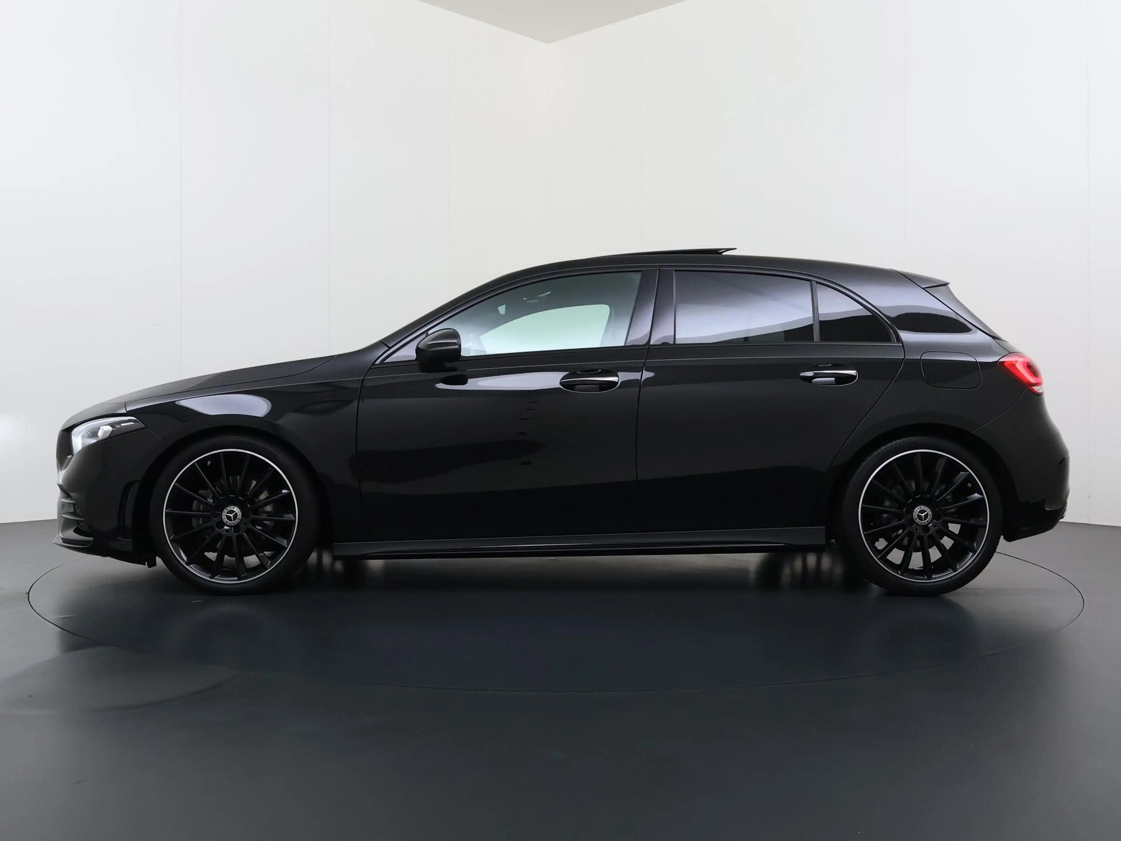 Mercedes-Benz A 180 Premium | Pano | Keyless | Sfeerverlichting — photo 2