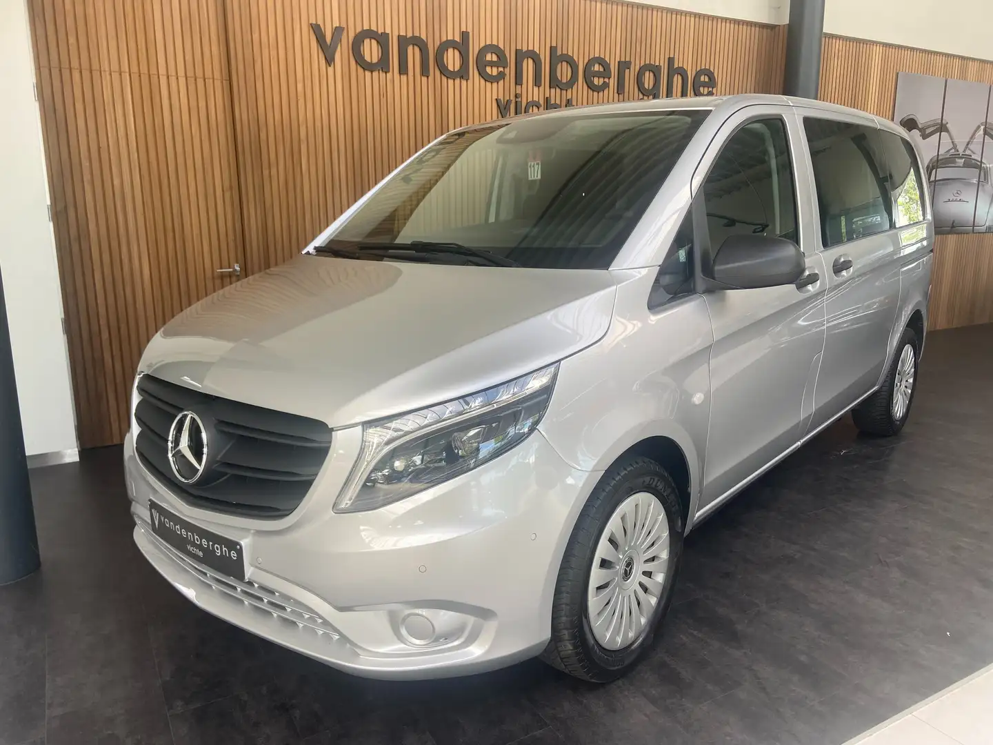 Mercedes-Benz Vito 119 CDI L1 tourer automaat camera led 2 schuifdeur Zilver - 1
