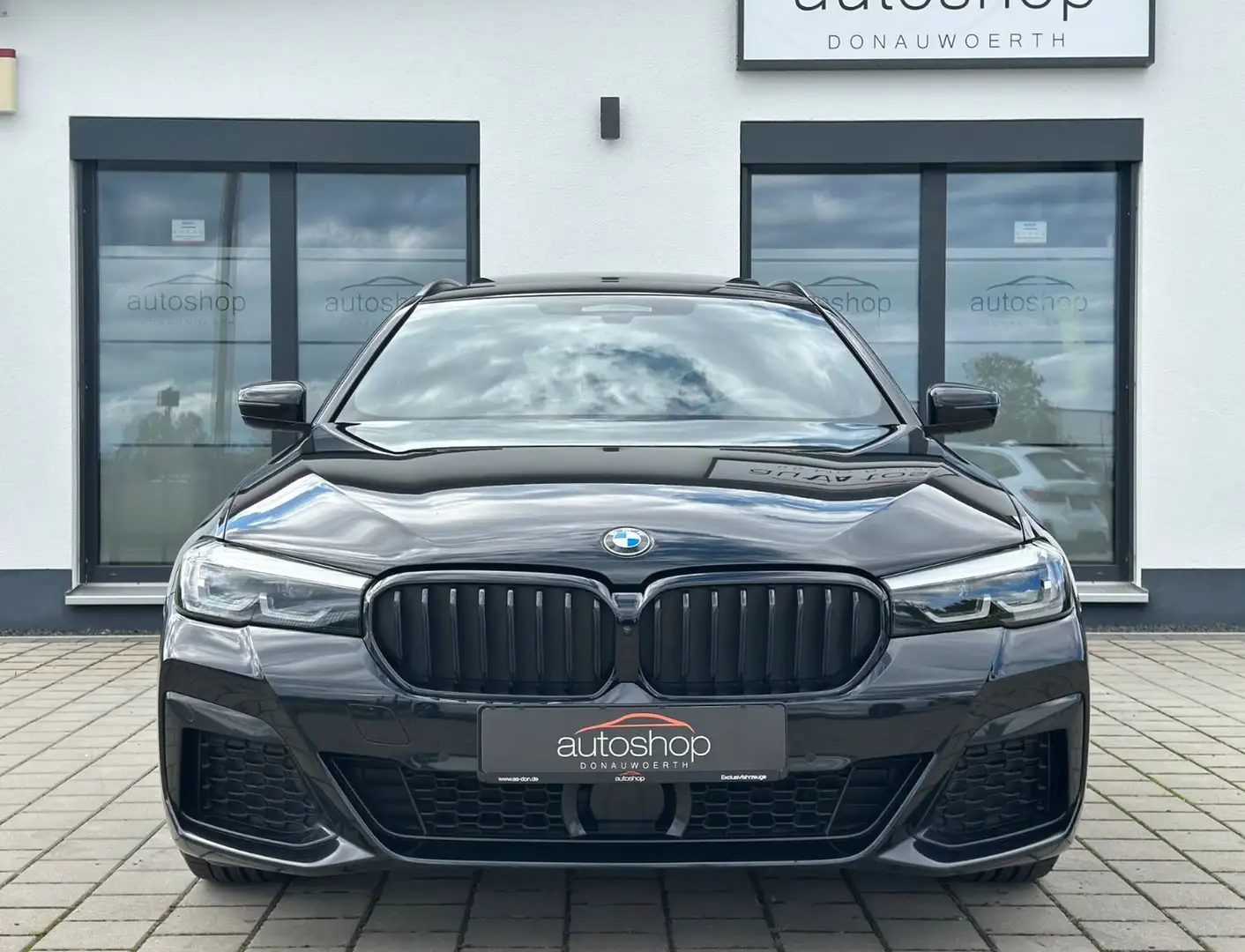 BMW 530 d Tour. xDrive M Sport/360°/StHzG/H&K/Pano Schwarz - 2