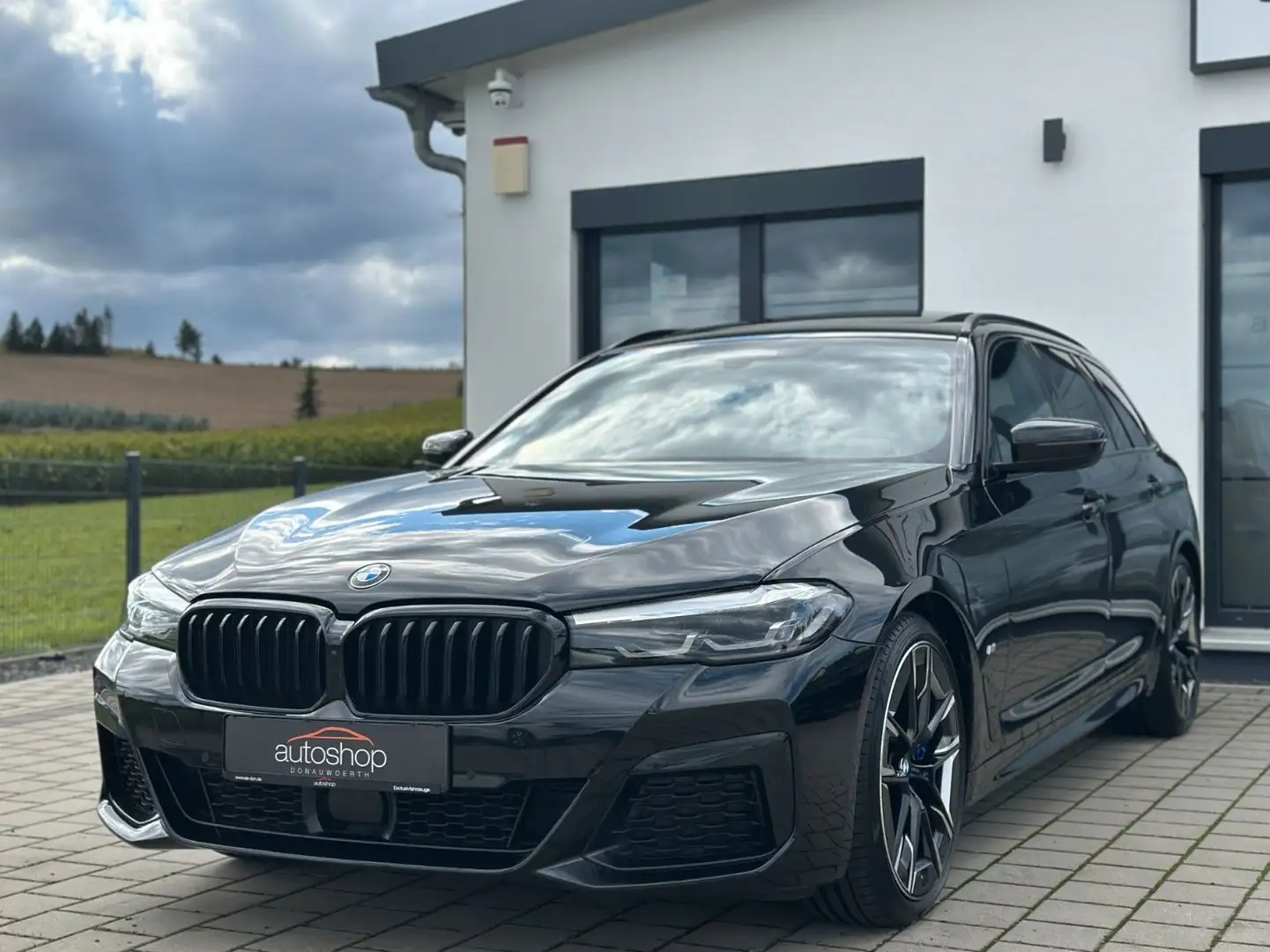 BMW 530 d Tour. xDrive M Sport/360°/StHzG/H&K/Pano Schwarz - 1