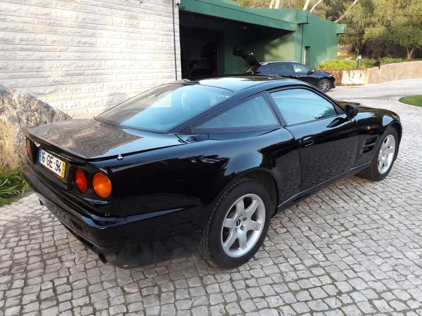 Aston Martin Vantage V550 V8 - 2