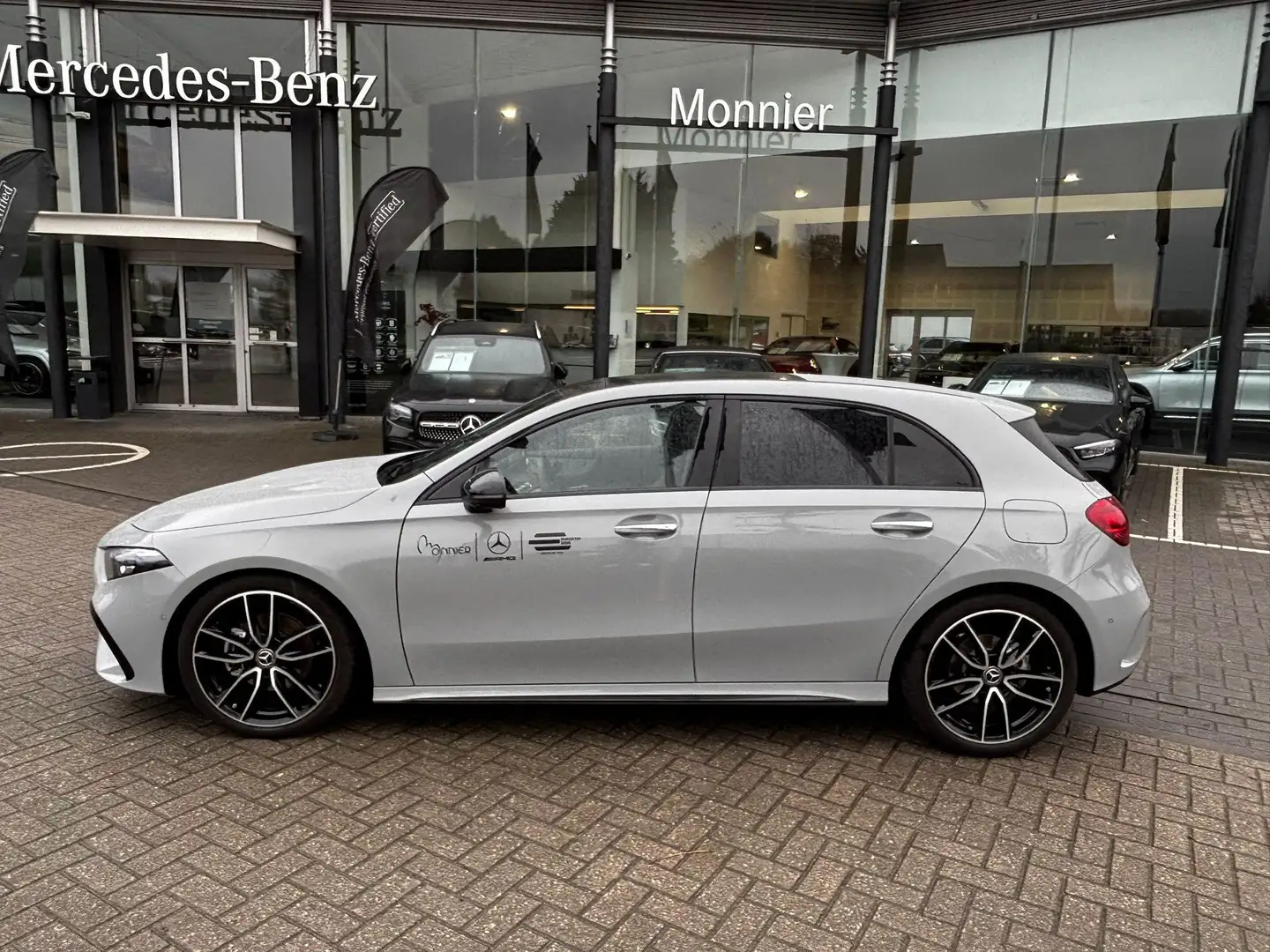 Mercedes-Benz A 180 A Star Edition Grau - 2