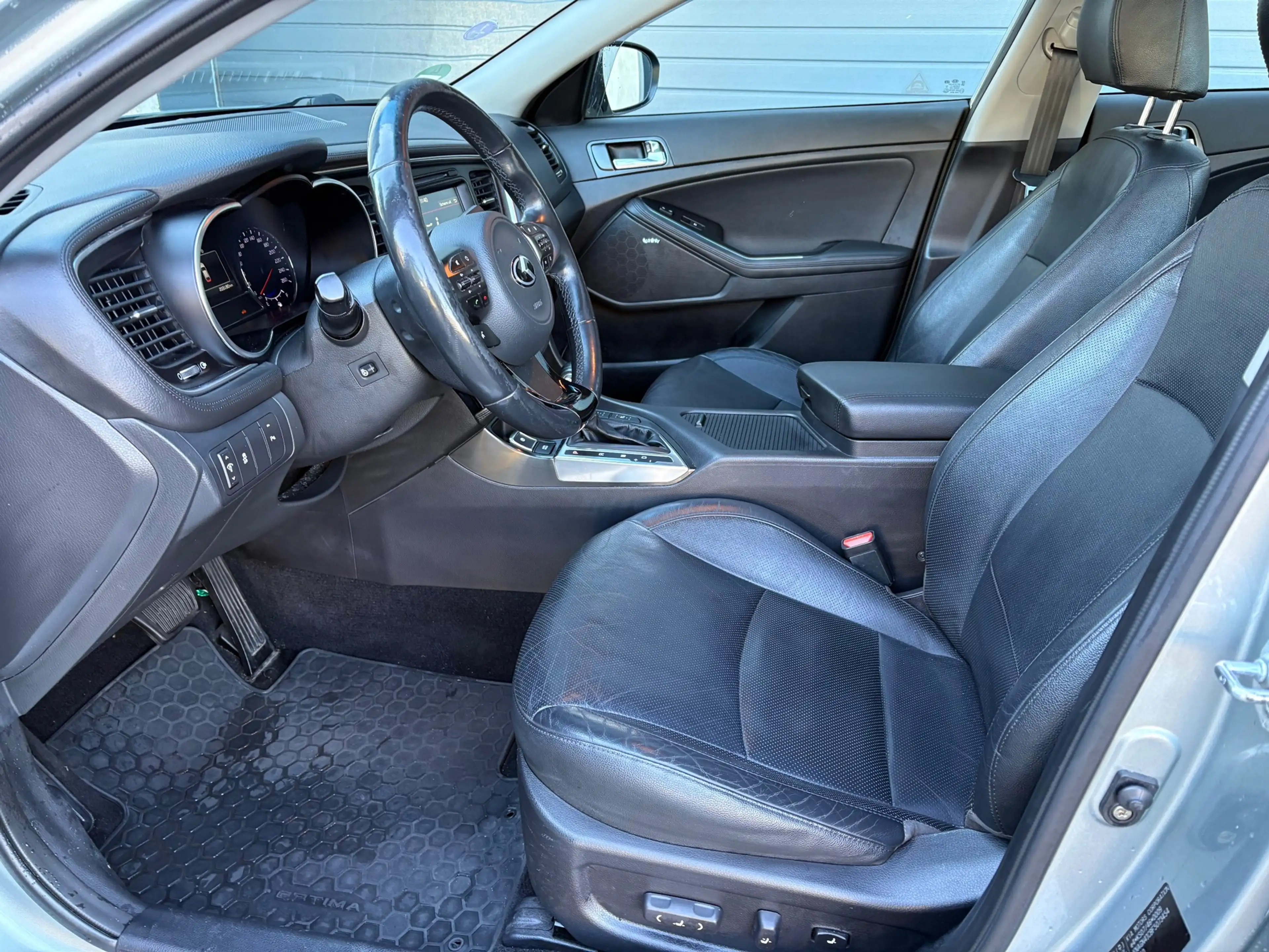 Kia Optima 2.0 CVVT Hybrid Executive Line AUT PANO LEDER — photo 11
