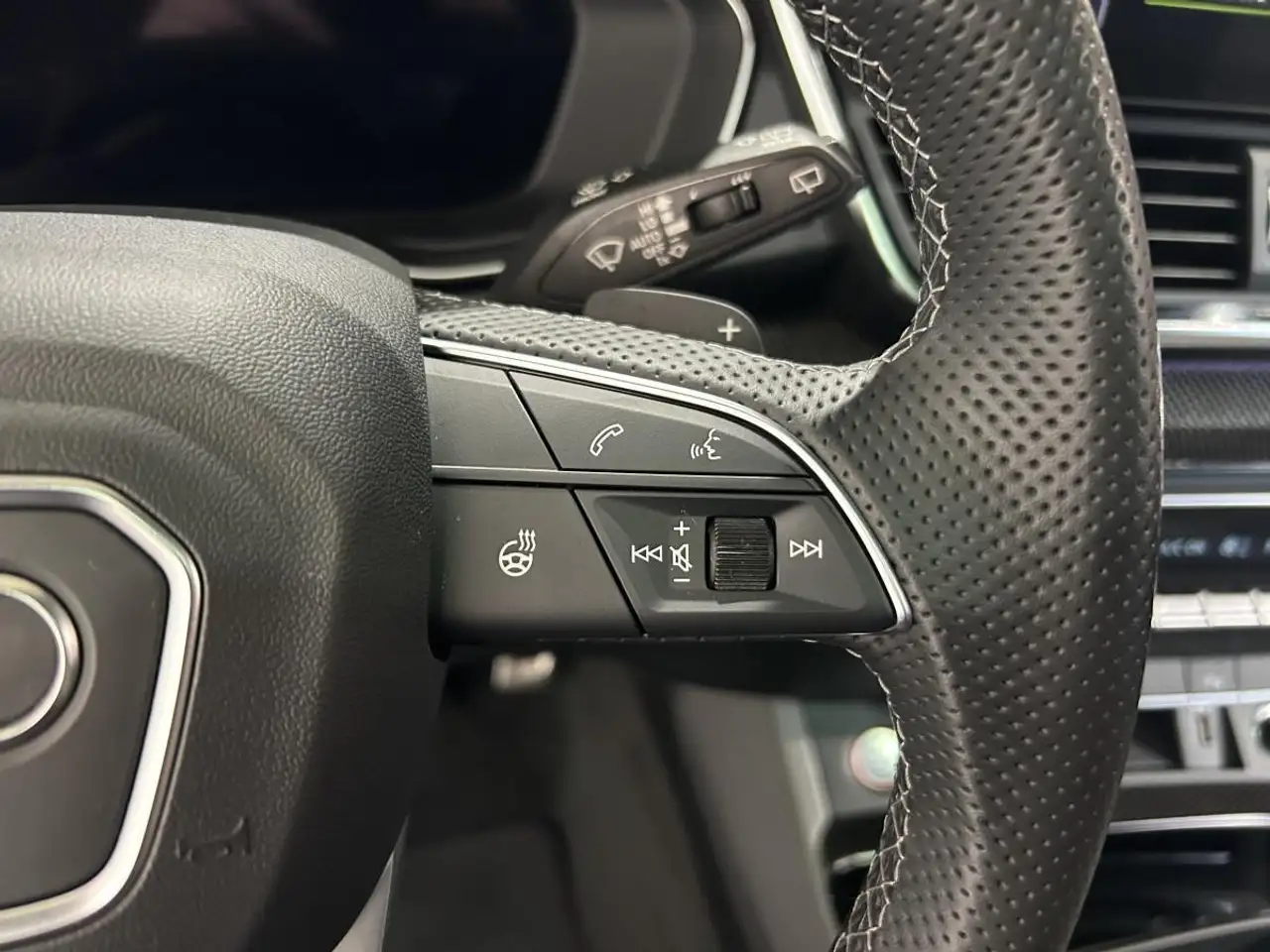 Audi SQ5 снимка Audi SQ5
