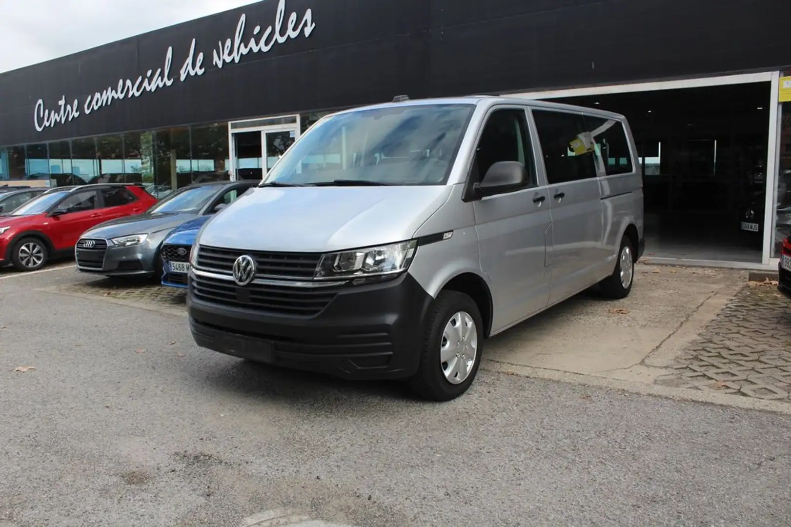 Volkswagen Transporter 2.0TDI 110CV COMBI L2 Plateado - 1