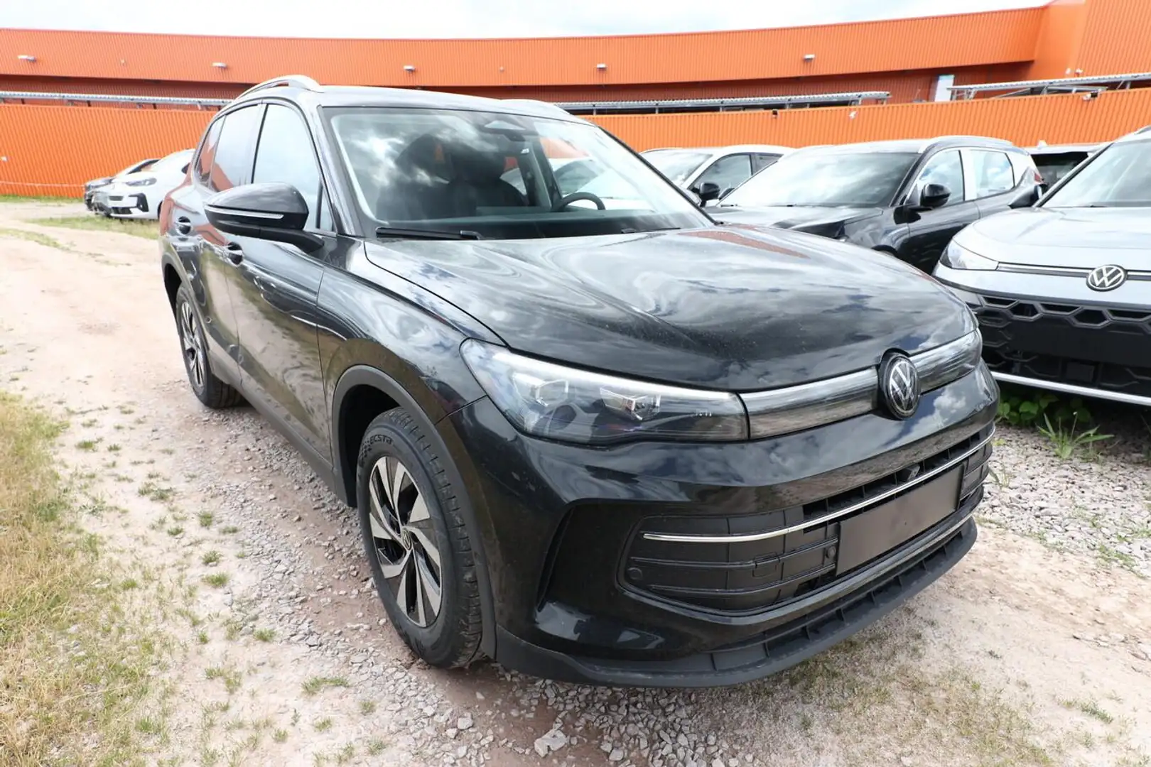 Volkswagen Tiguan DSG LED+ Nav IQ.DRIVE 5JGar. SHZ Keyl 17Z 110 k... Schwarz - 2