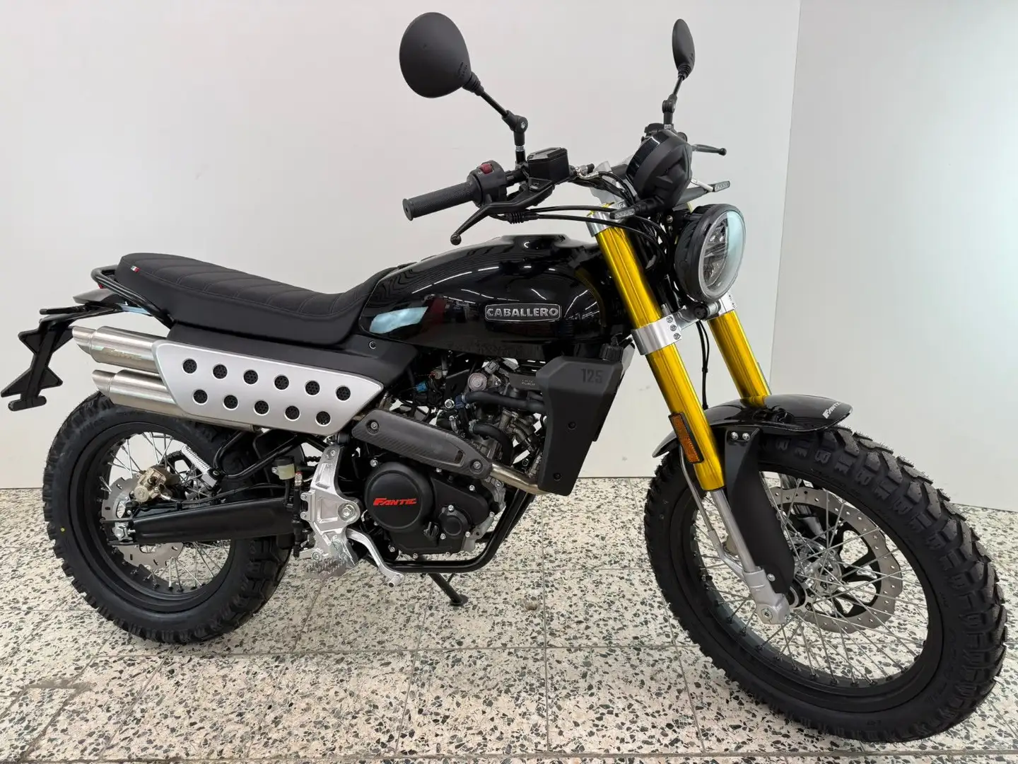 Fantic Caballero 125 Scrambler ABS Modell 2025 NEU NEU Negru - 1