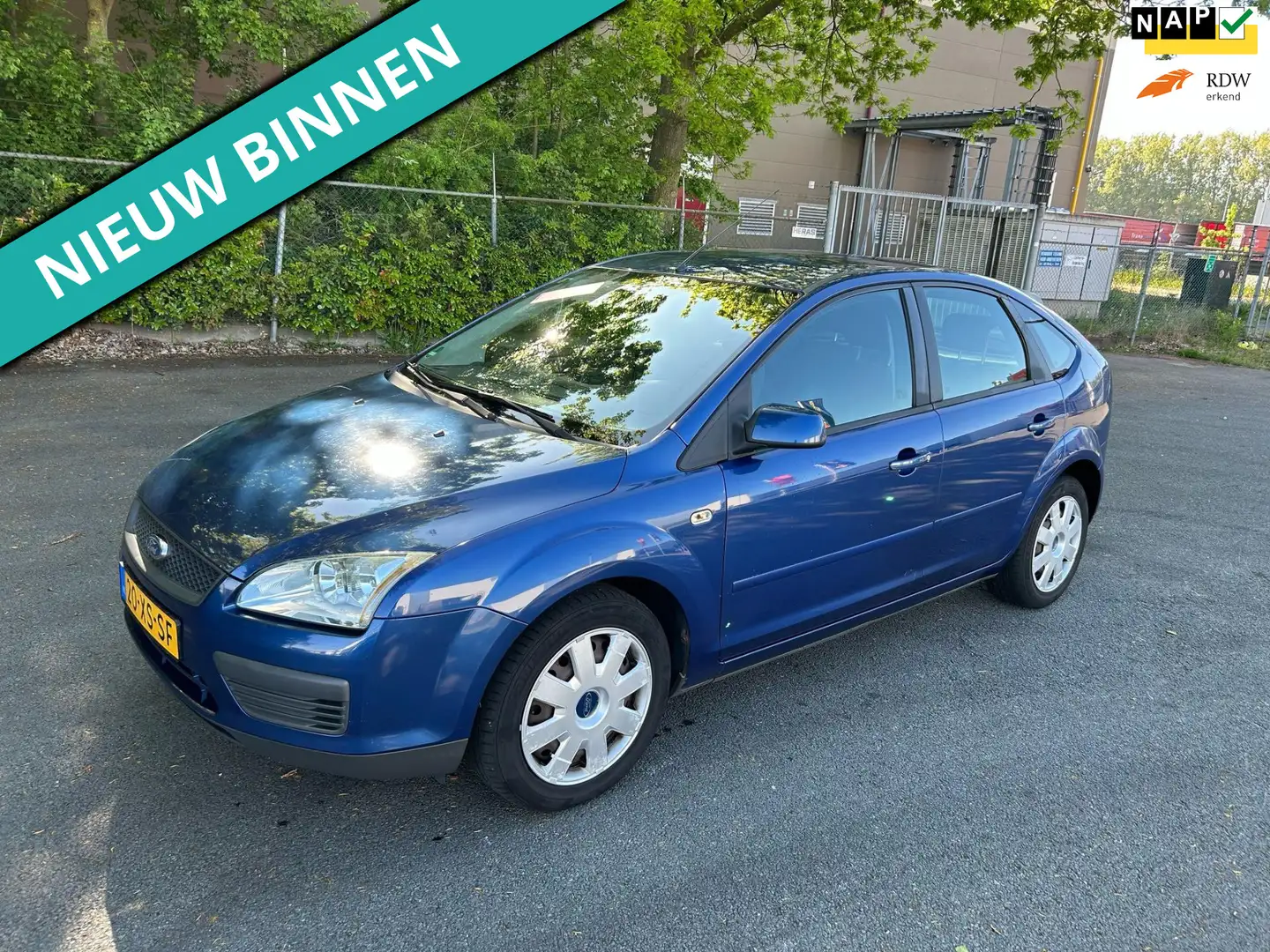 Ford Focus 1.6-16V Trend NETTE AUTO RIJDT EN SCHAKELT GOED Blauw - 1