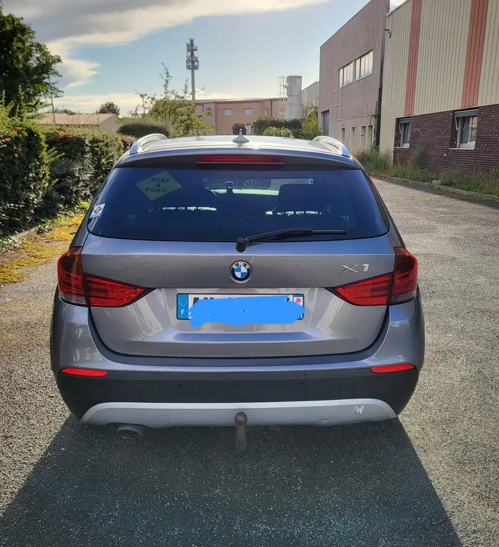 BMW X1 xDrive20d Aut. Gris - 2