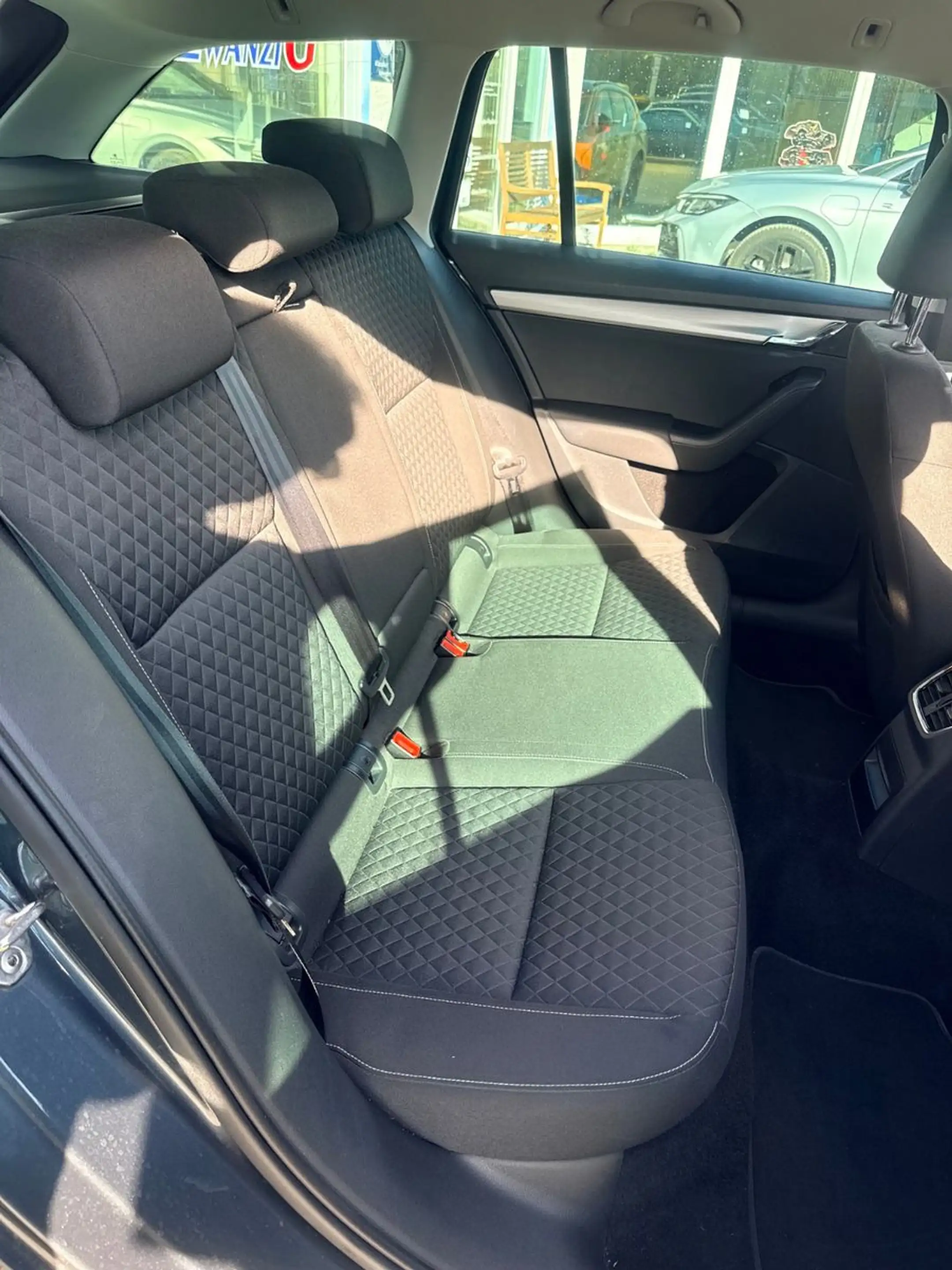 Skoda Octavia Combi Drive — photo 12