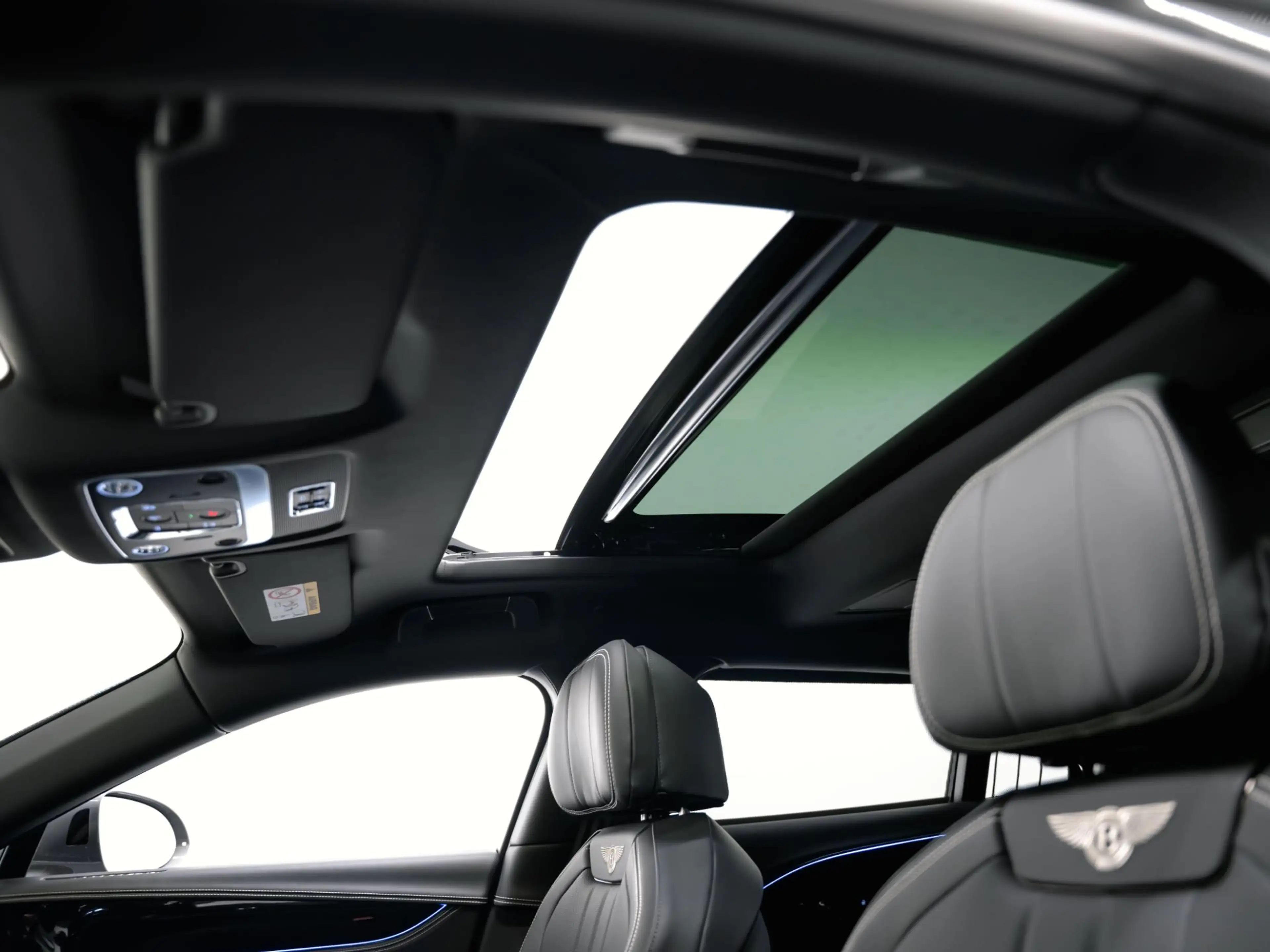 Bentley Flying Spur 4.0 V8 Hybrid — photo 13
