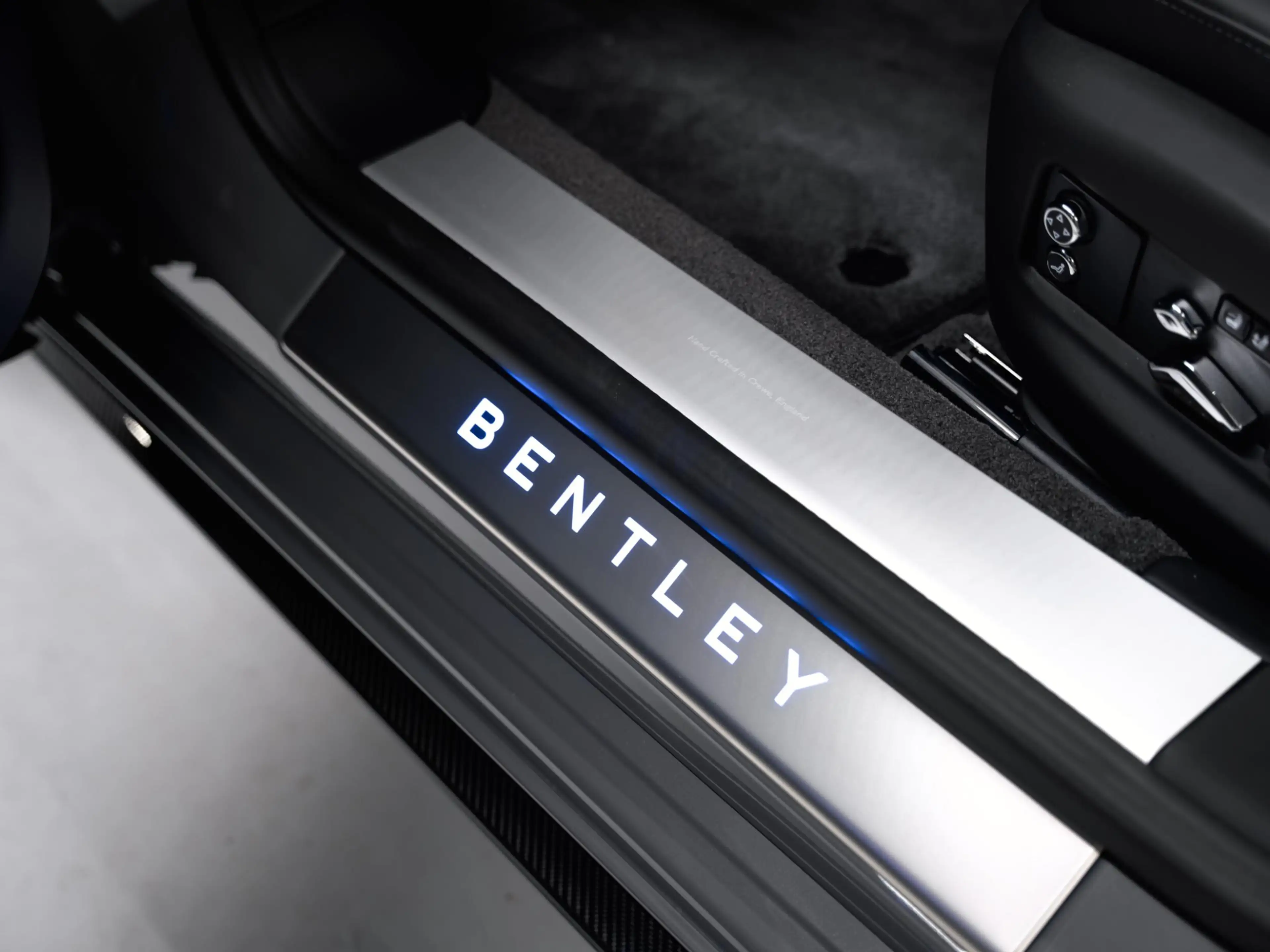 Bentley Flying Spur 4.0 V8 Hybrid — photo 15