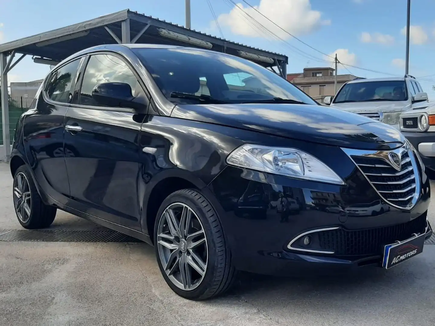 Lancia Ypsilon 1.3 MJT 30th Anniversary Noir - 1