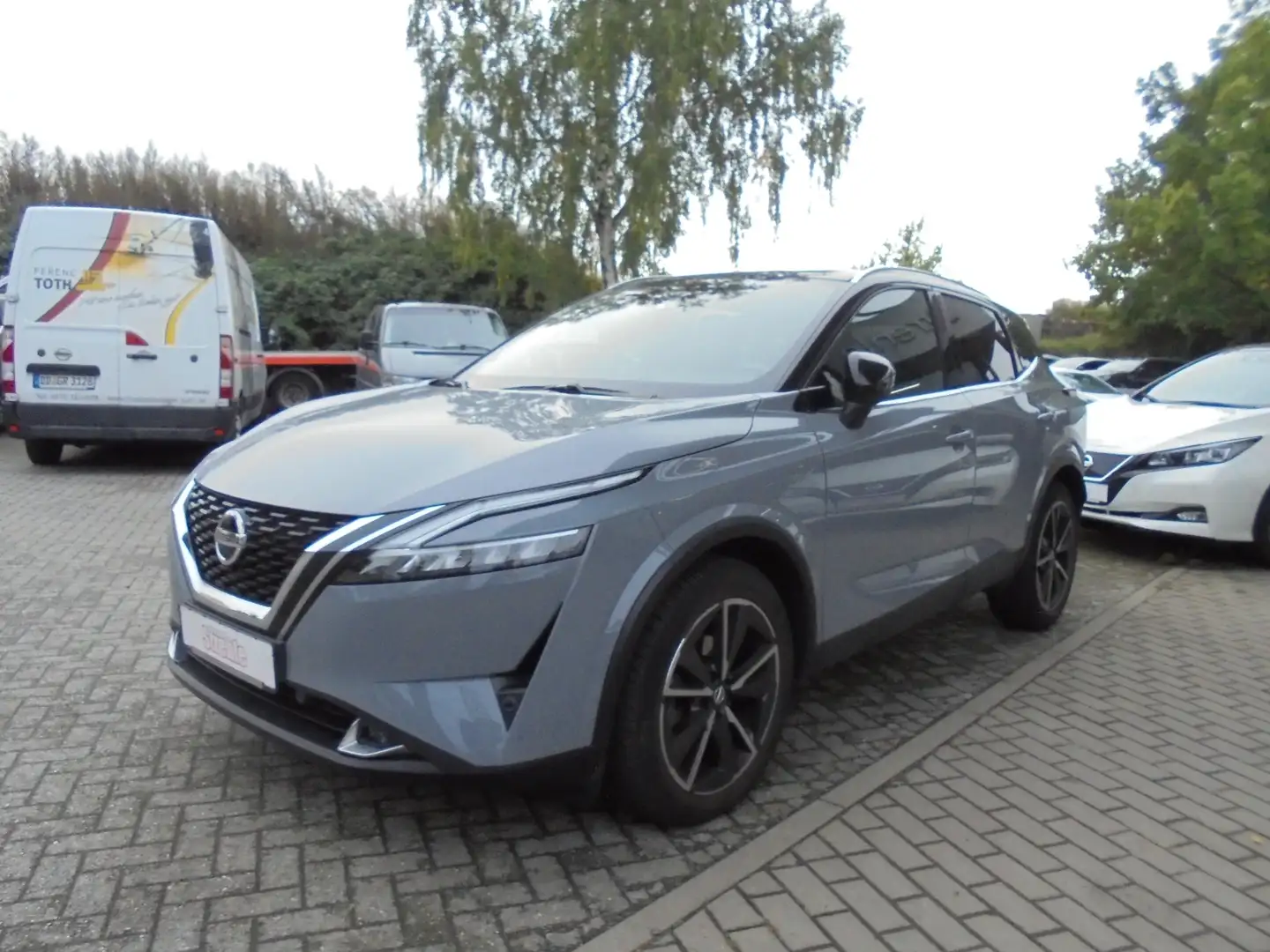 Nissan Qashqai Tekna 6MT 1.3DIG-T MHEV 4x2 Pano 360° Allwetter Gris - 2