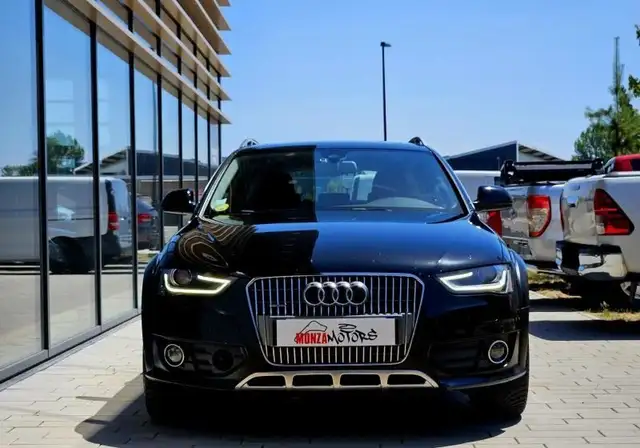 Audi A4 Allroad view 2