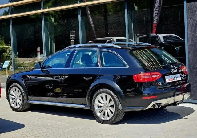 Audi A4 Allroad view 8