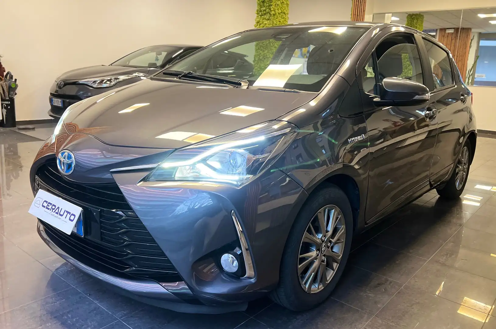Toyota Yaris Yaris 5p 1.5h Cool **GARANZIA TOYOTA APPROVED** Grau - 2