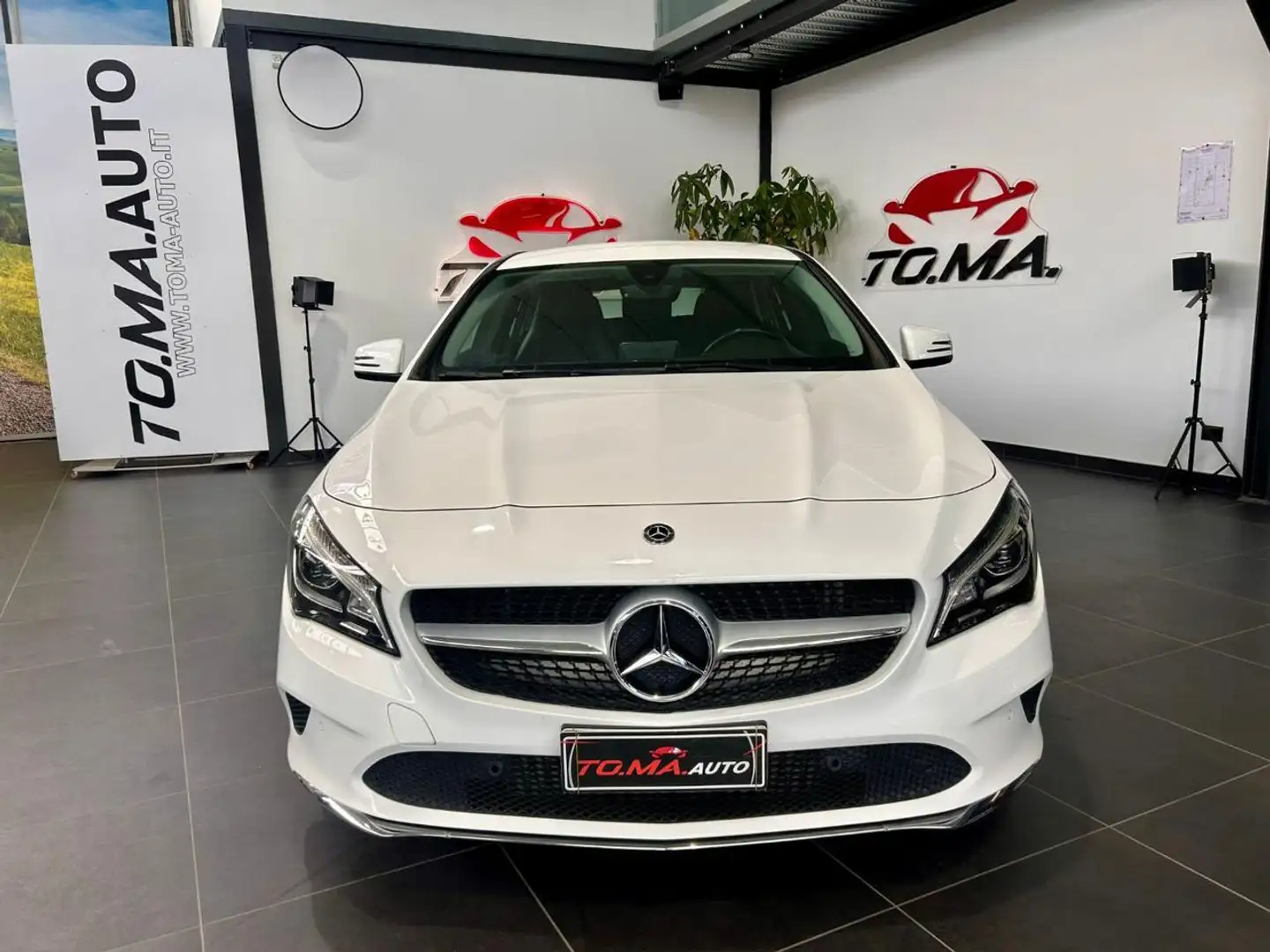 Mercedes-Benz CLA 200 d S.W. 4Matic Automatic Premium Bianco - 2