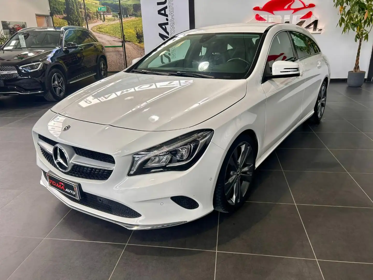 Mercedes-Benz CLA 200 d S.W. 4Matic Automatic Premium Bianco - 1