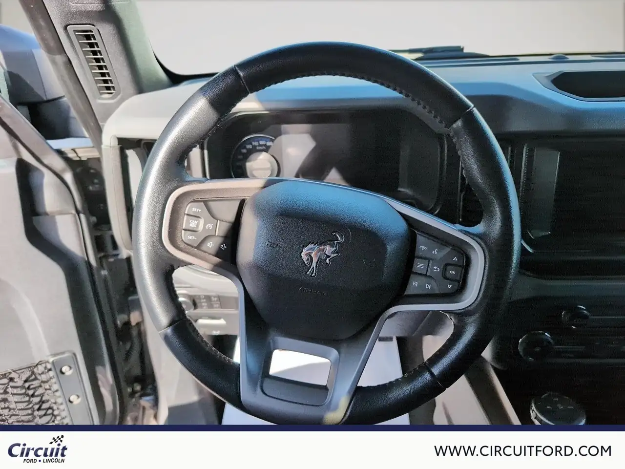 Ford Bronco снимка Ford Bronco