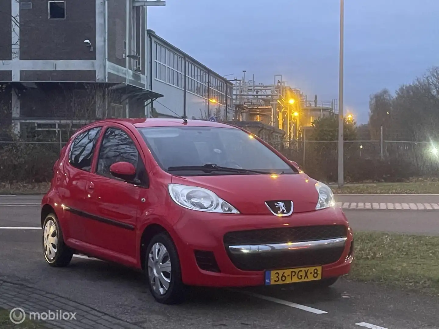 Peugeot 107 1.0-12V XS | 5 Deurs | APK 7-2026 Rood - 1
