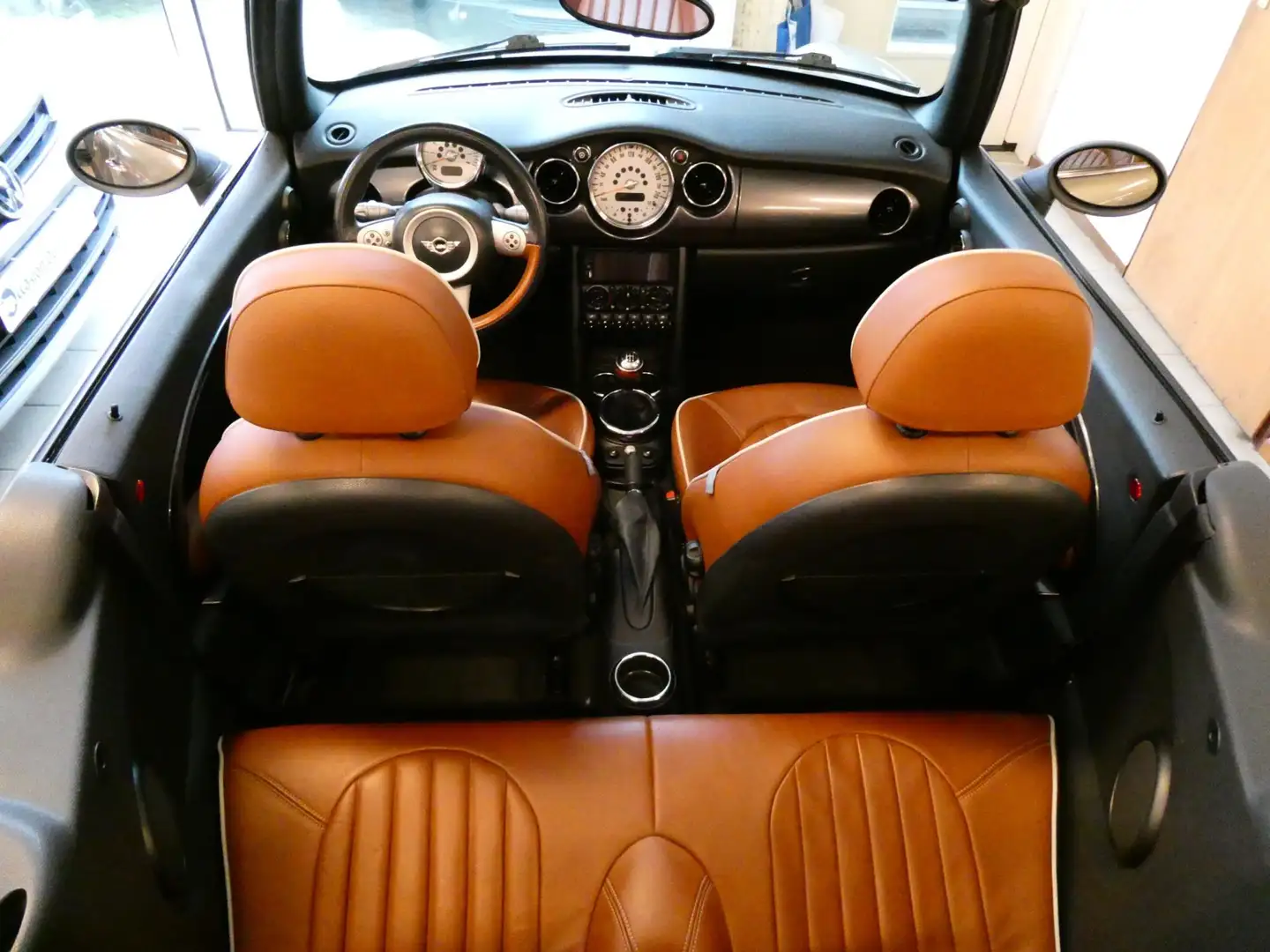 MINI One Cabrio Mini 1.6 90pk Airco Cruise Leder Keurig met histor Grijs - 2