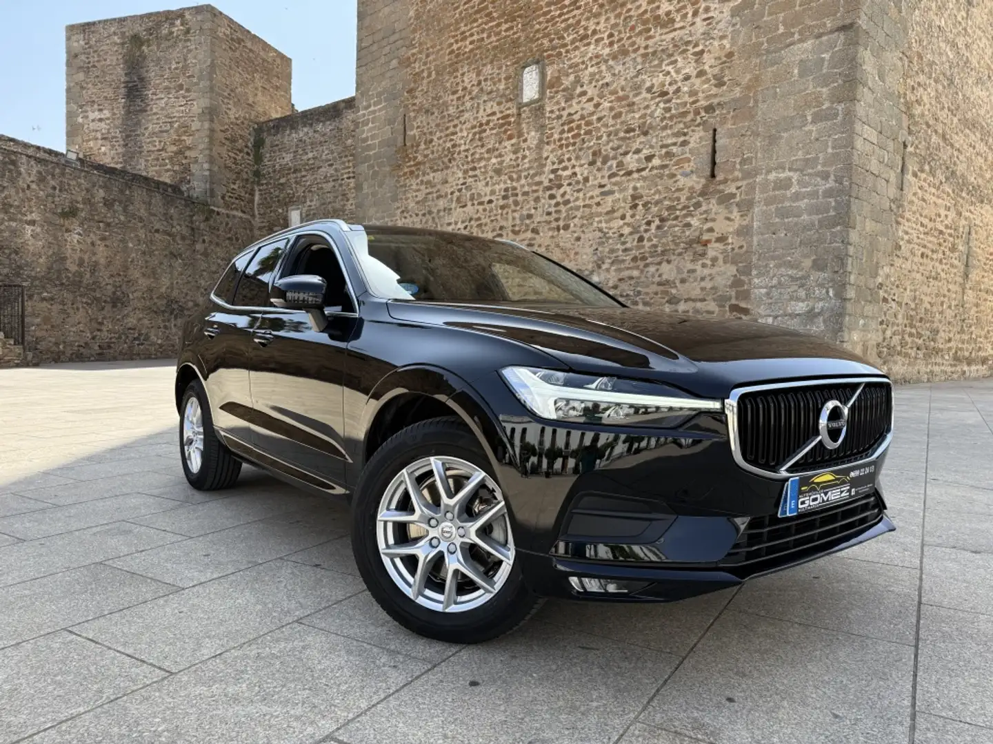 Volvo XC60 B4 Momentum FWD Aut. Negro - 2