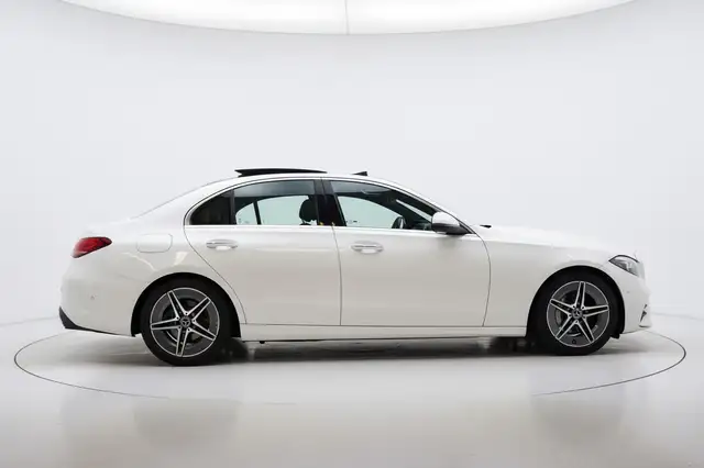 Mercedes-Benz C Class view 4