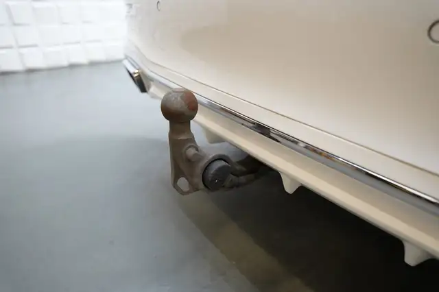 Mercedes-Benz C Class view 13