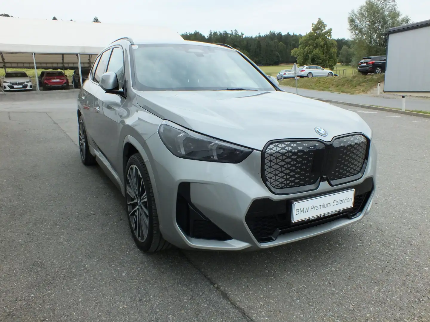 BMW iX1 xDrive30 Silber - 2