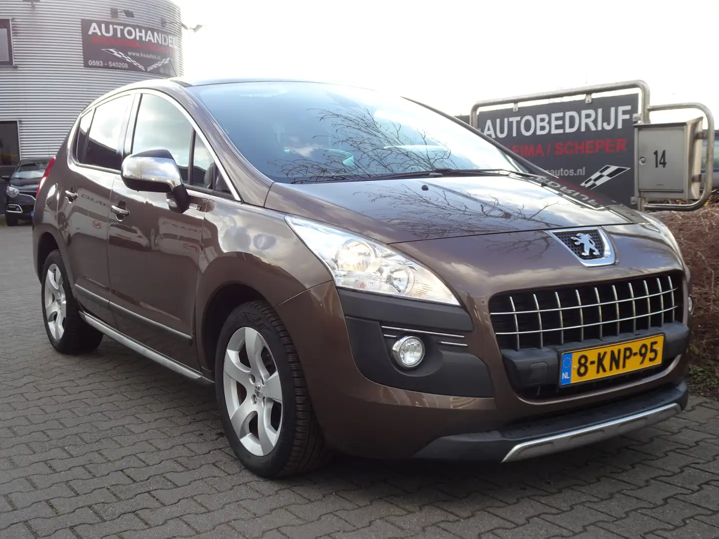 Peugeot 3008 1.6 VTi Style Bruin - 1