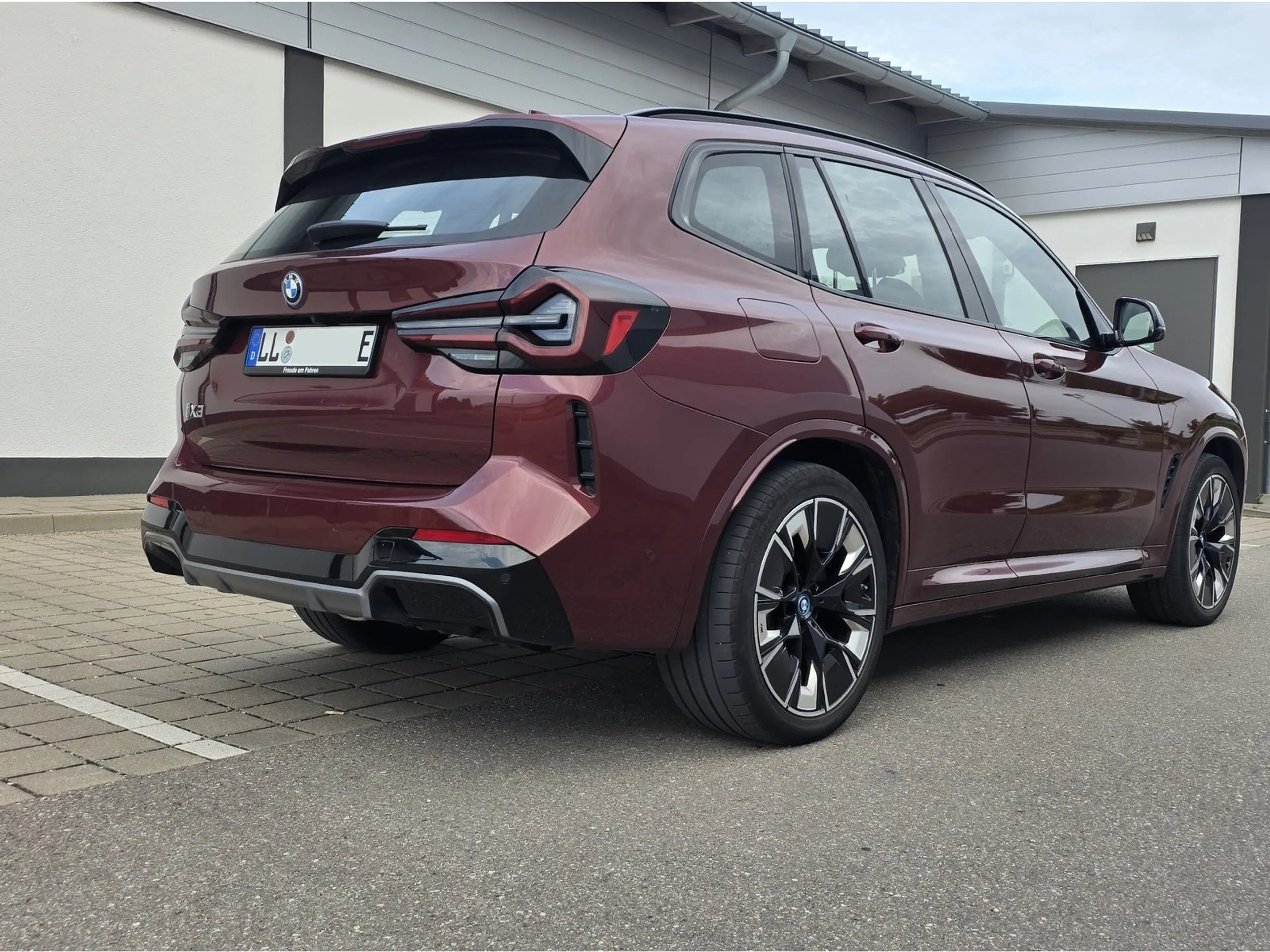 BMW iX3 Impressive 360° AHK Pano S-Dach SpoSi ACC — photo 5