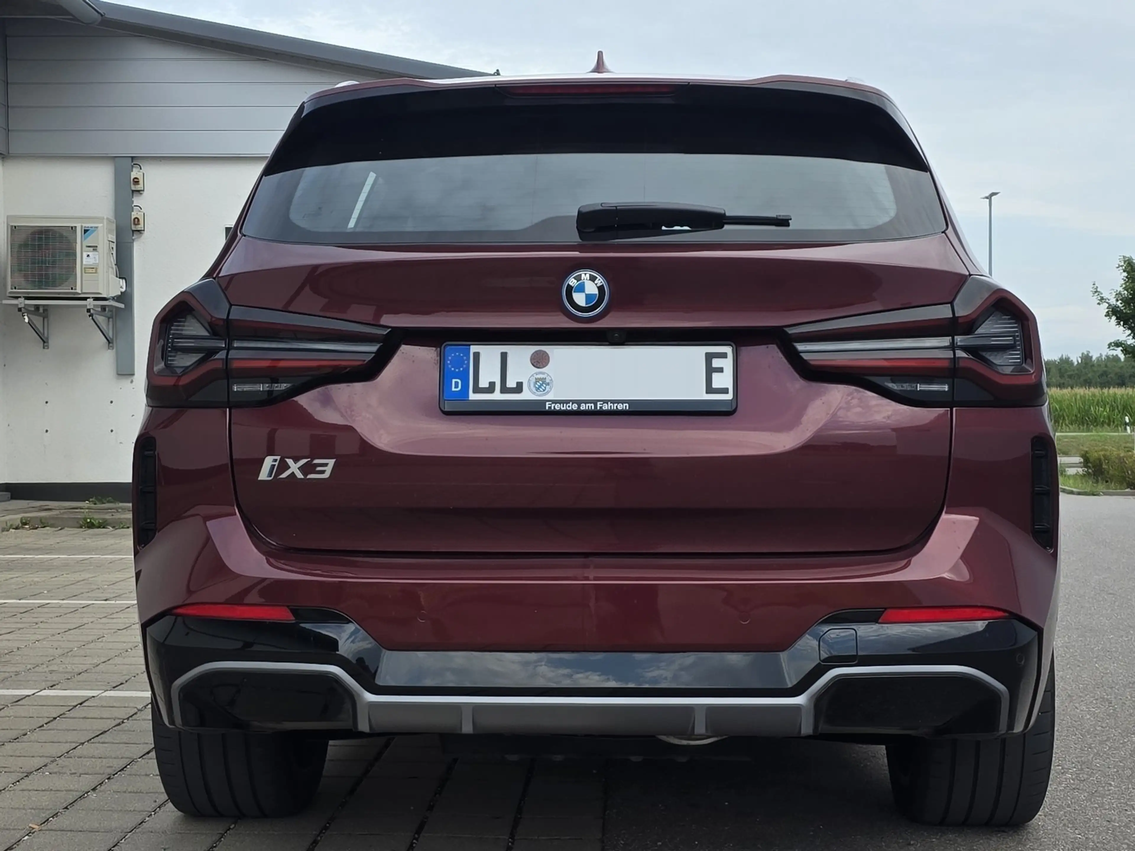 BMW iX3 Impressive 360° AHK Pano S-Dach SpoSi ACC — photo 11