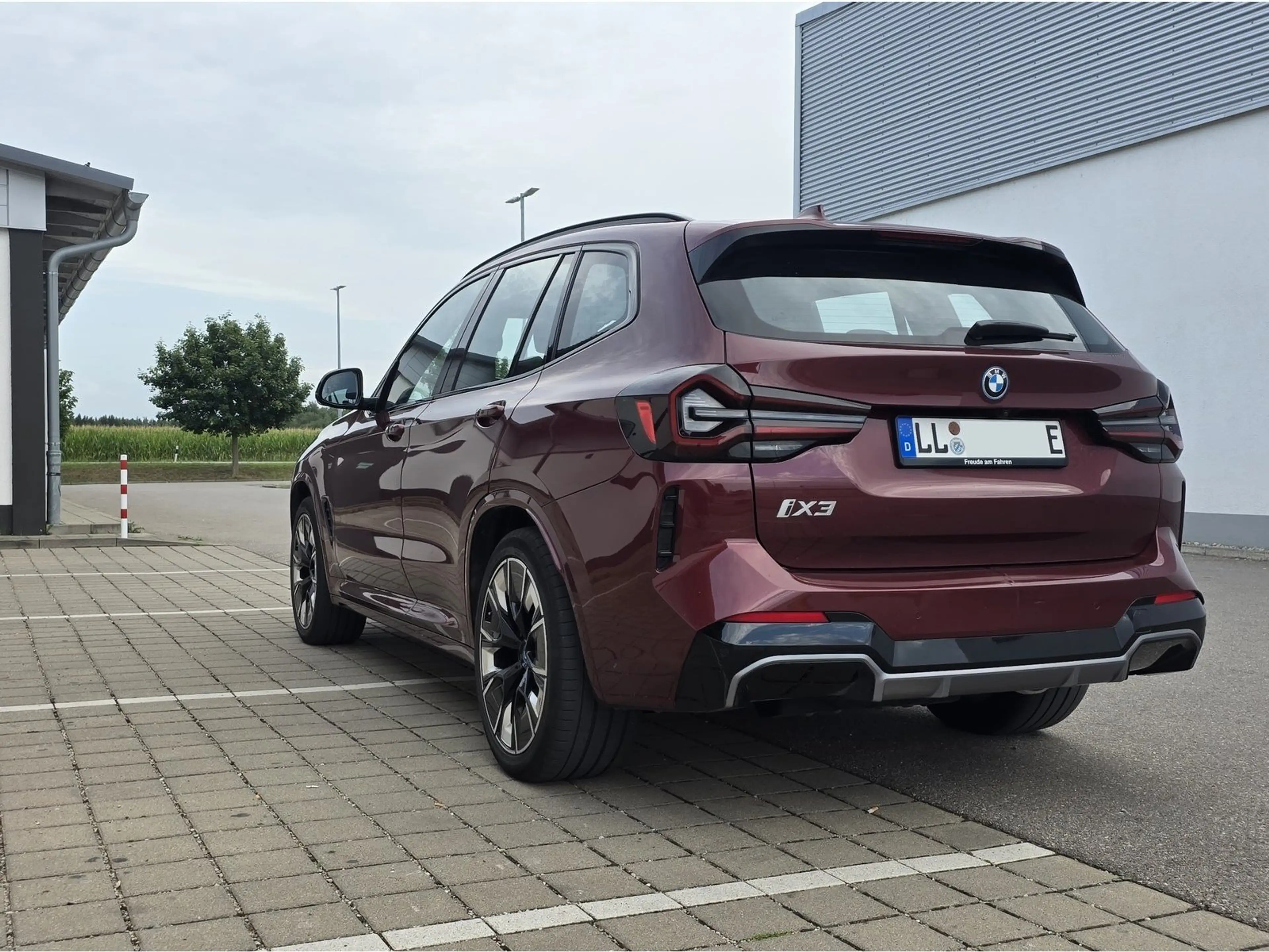 BMW iX3 Impressive 360° AHK Pano S-Dach SpoSi ACC — photo 2