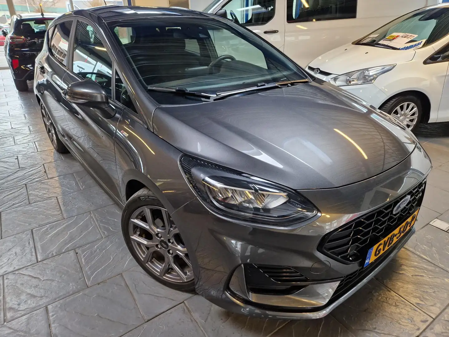 Ford Fiesta 1.0 EcoBoost Hybrid ST-Line AUTOMAAT Grijs - 2
