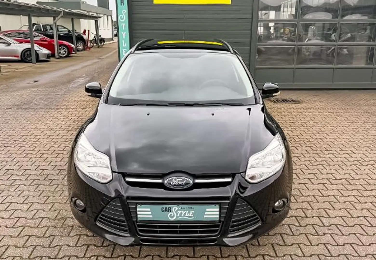 Ford Focus Trend 1.0 EcoBoost Zwart - 2