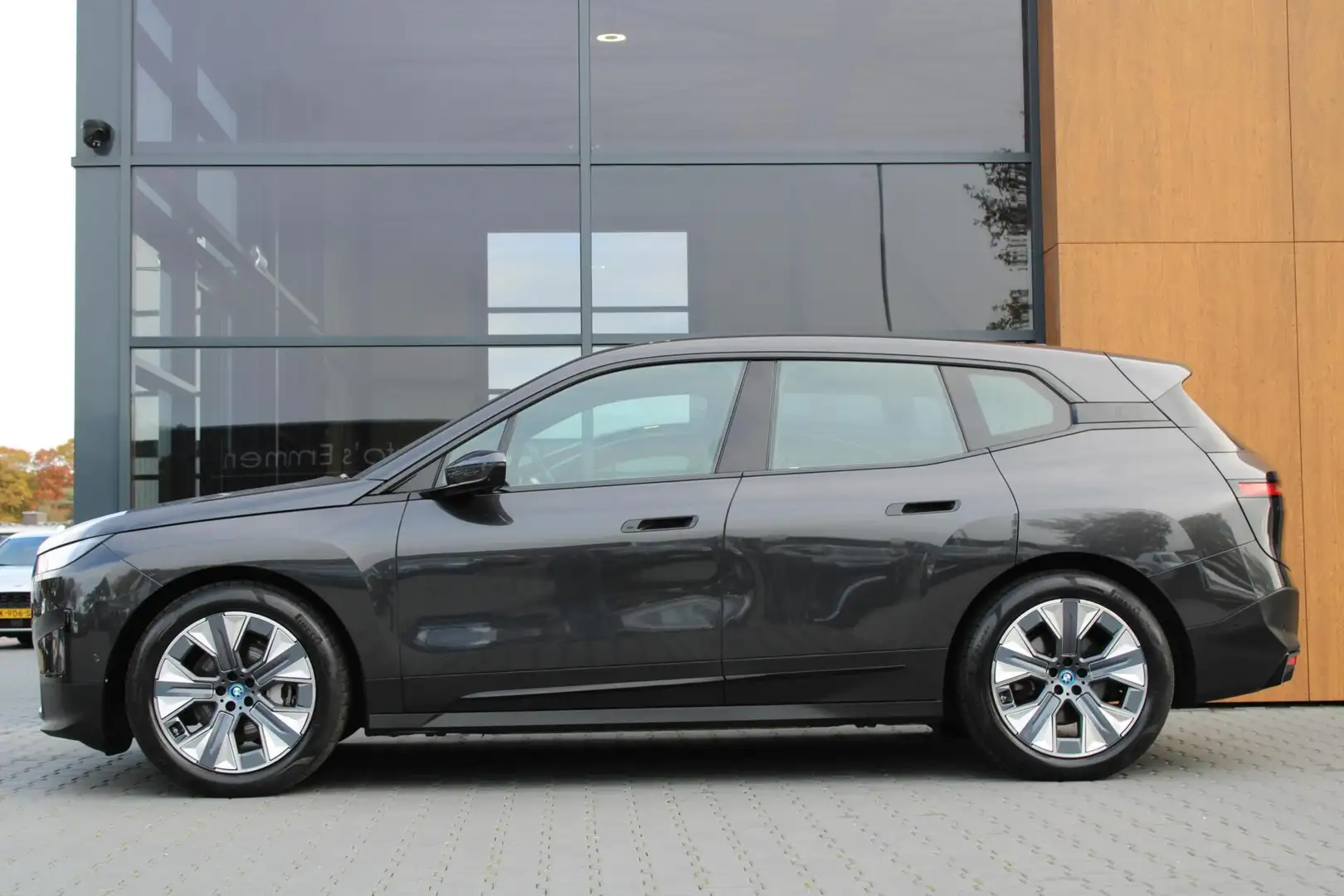 BMW iX xDrive50 112kWh | Luchtvering | HUD | H&K | Trekha Grijs - 2