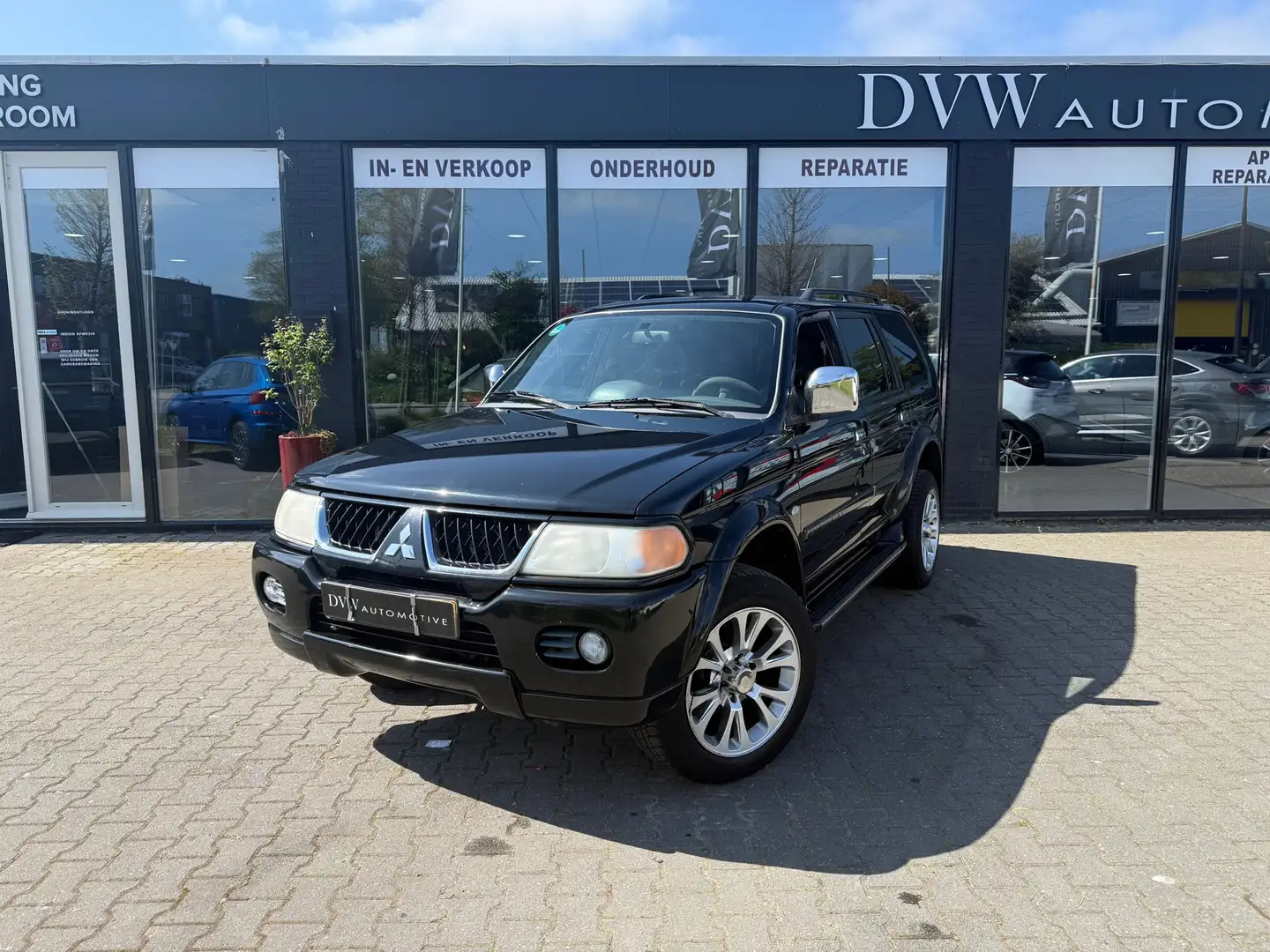 Mitsubishi Pajero Sport 3.0 V6 Intense Schwarz - 1