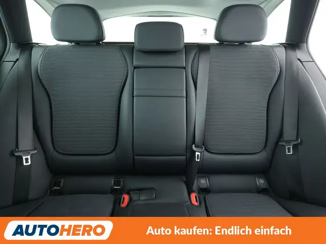 Mercedes-Benz C-Class view 15