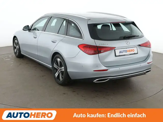 Mercedes-Benz C-Class view 4