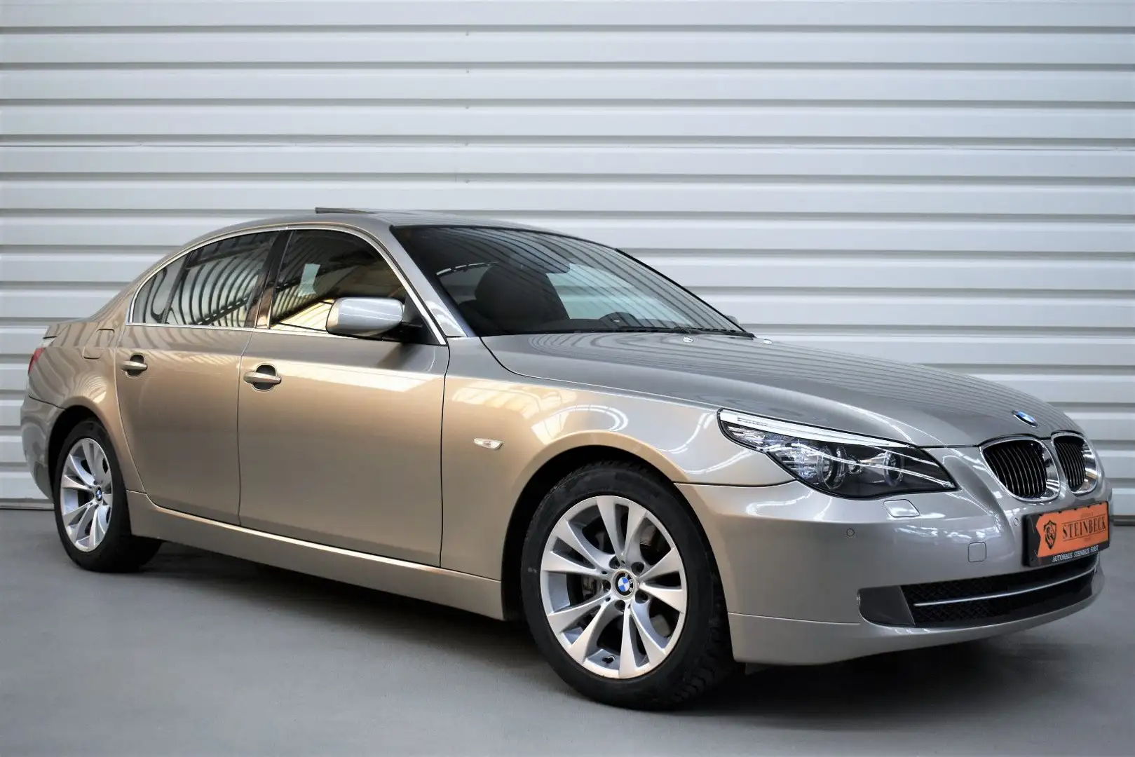 BMW 523 i Edition Exclusive+Soft-Close+Memory+39.000 Hnědá - 1