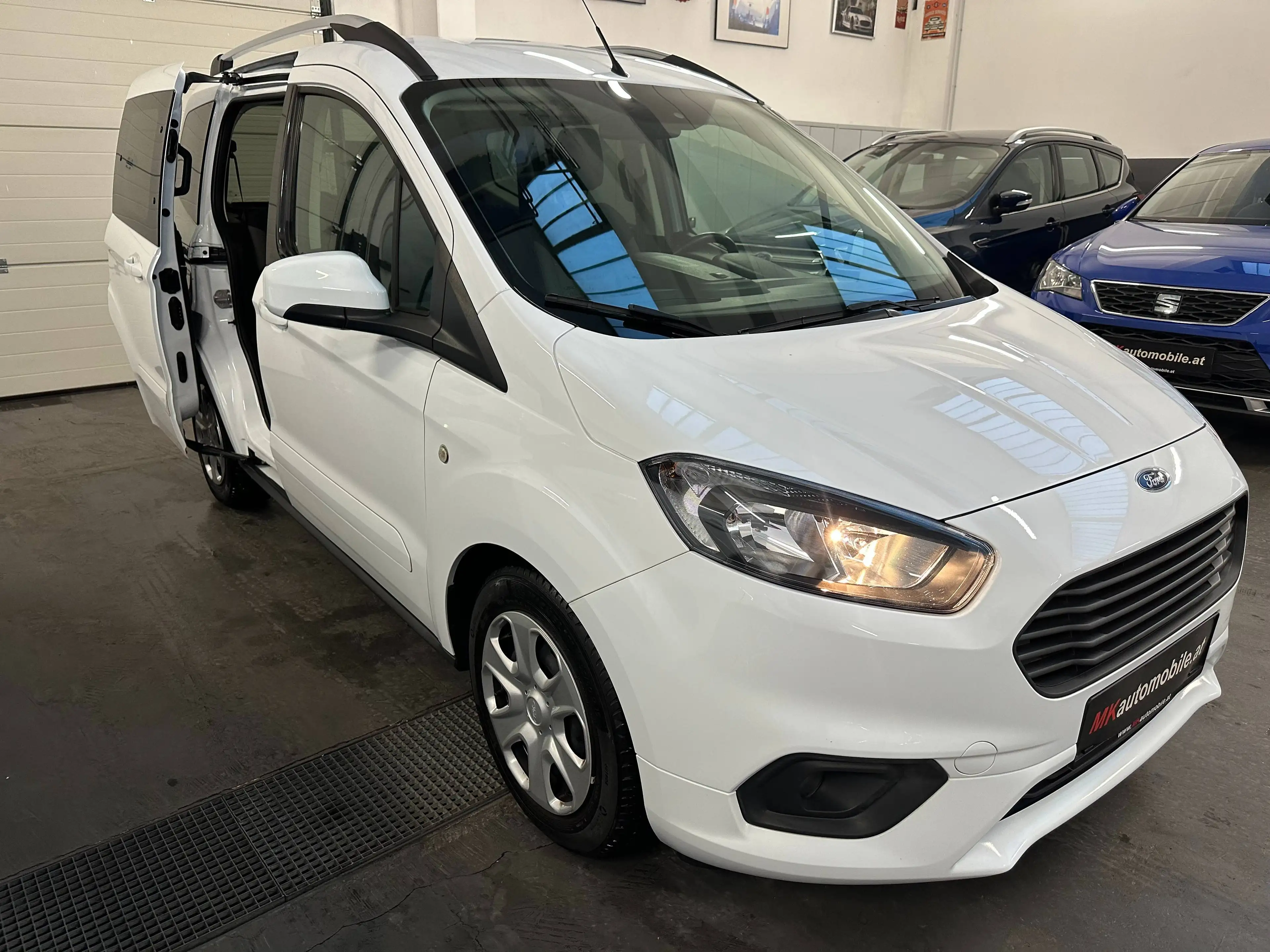 Ford Tourneo Courier 1,0 EcoBoost Trend Start/Stop — photo 4