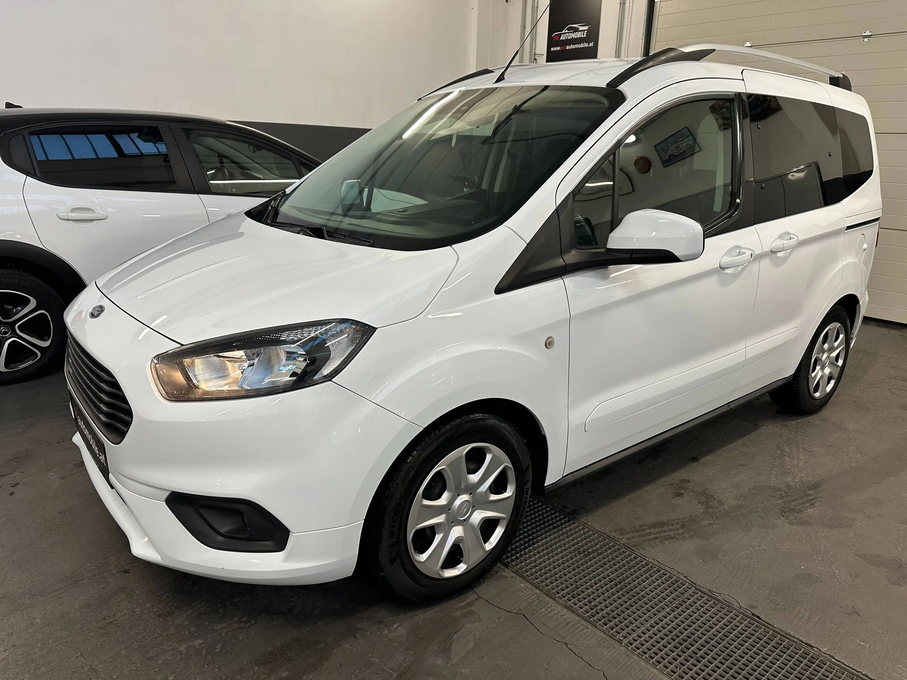 Ford Tourneo Courier 1,0 EcoBoost Trend Start/Stop — photo 3