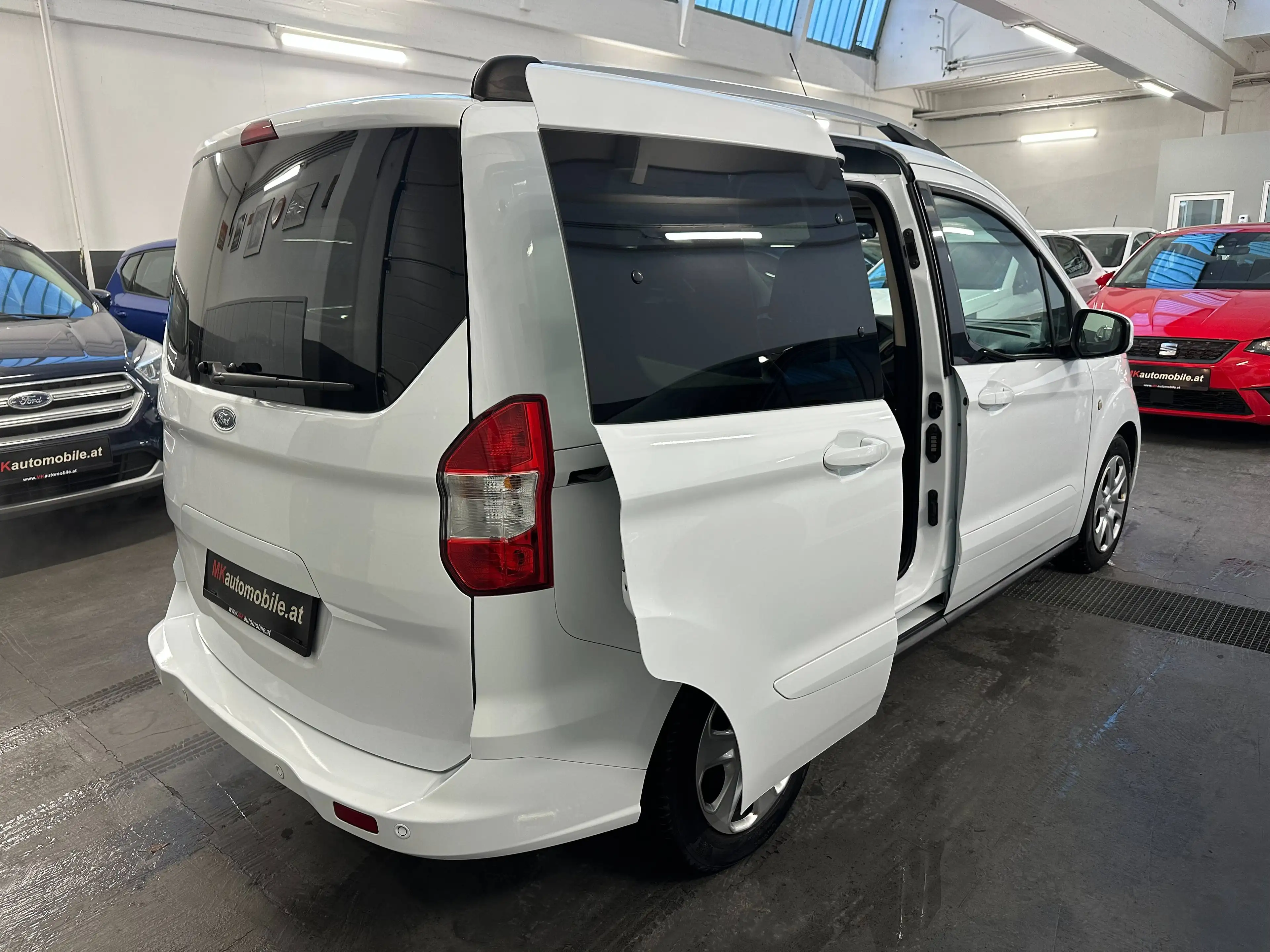 Ford Tourneo Courier 1,0 EcoBoost Trend Start/Stop — photo 9