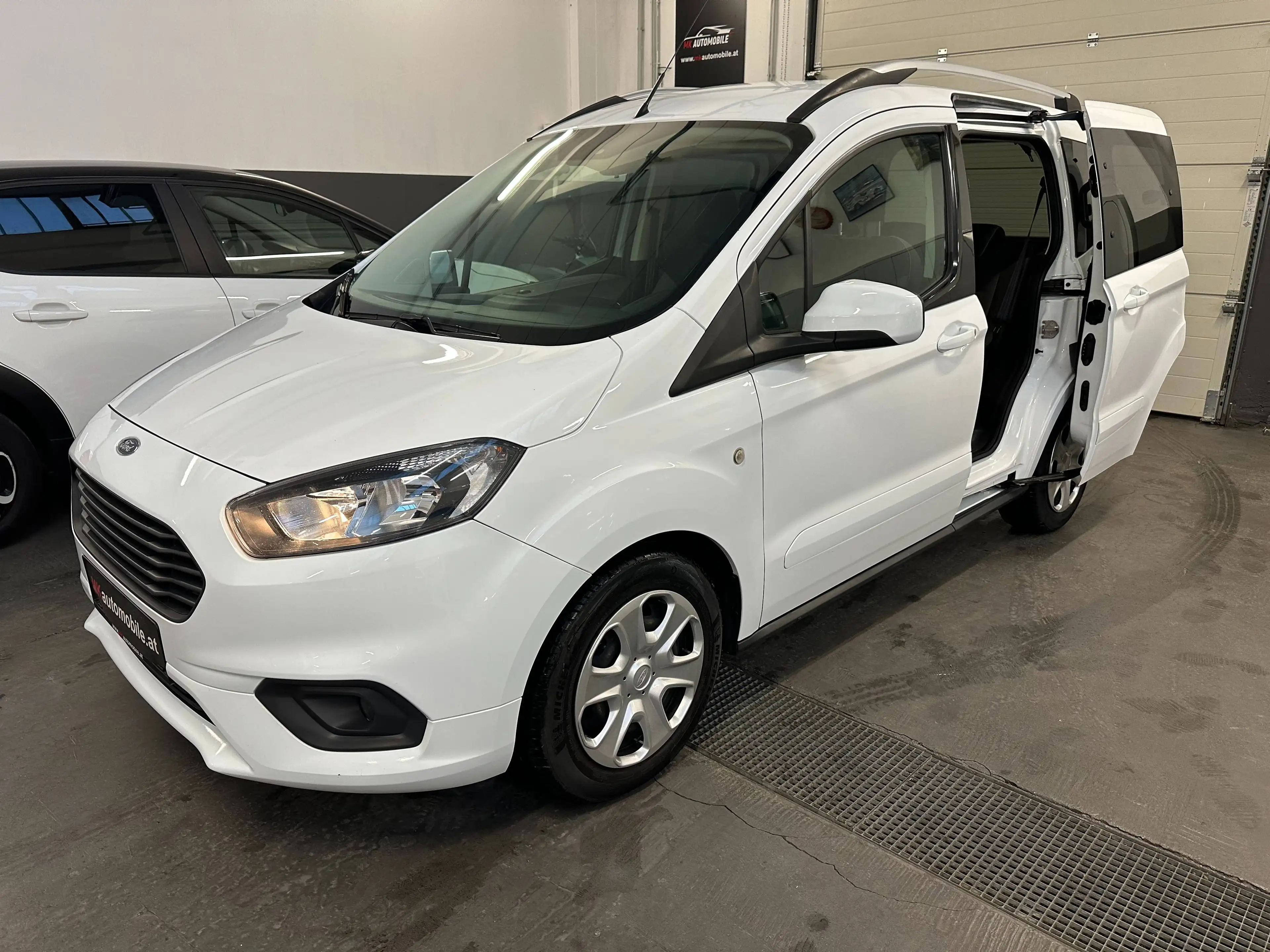 Ford Tourneo Courier 1,0 EcoBoost Trend Start/Stop — photo 5